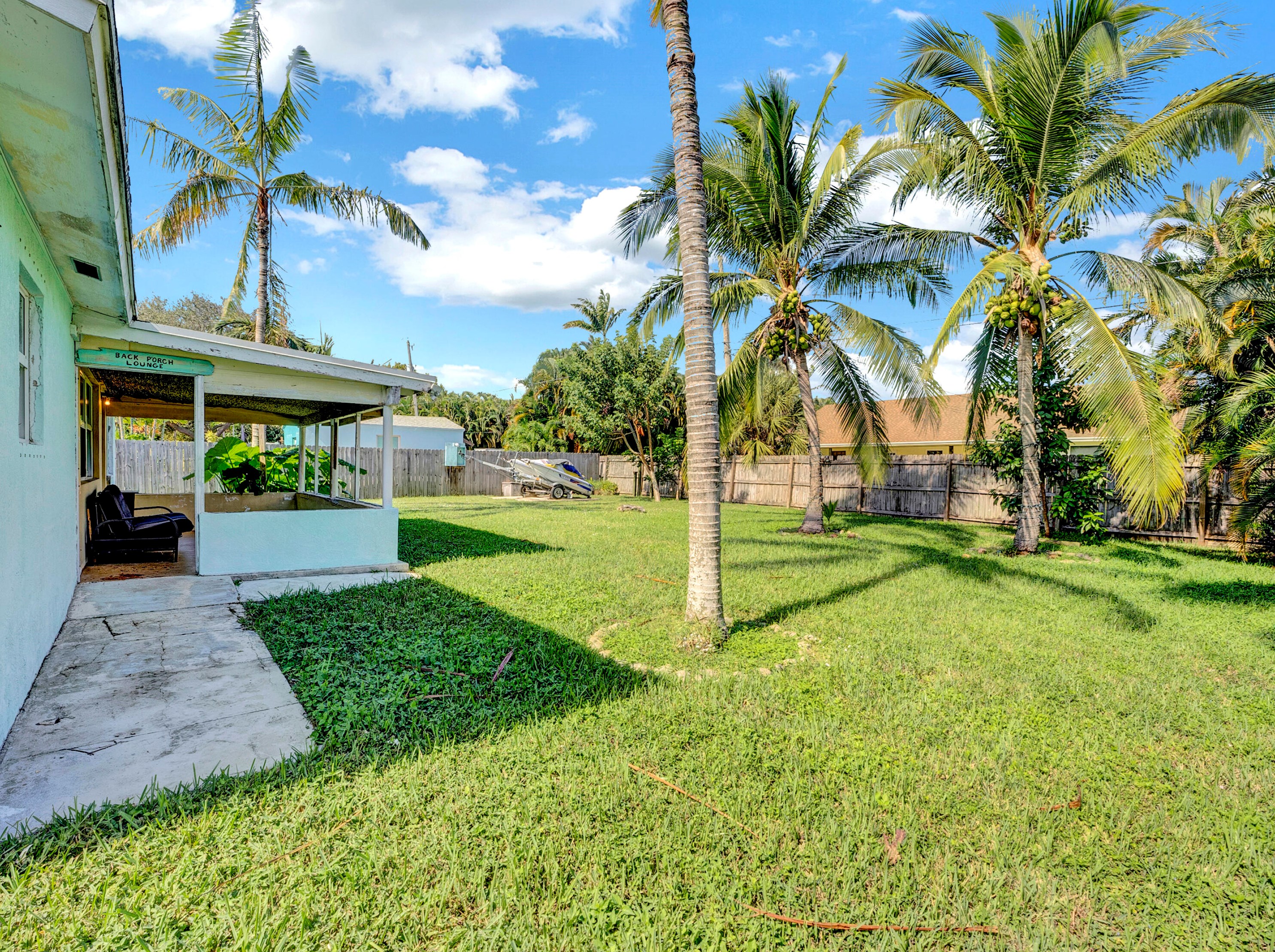 647 9th Ave, Boynton Beach FL  33435-3209 exterior