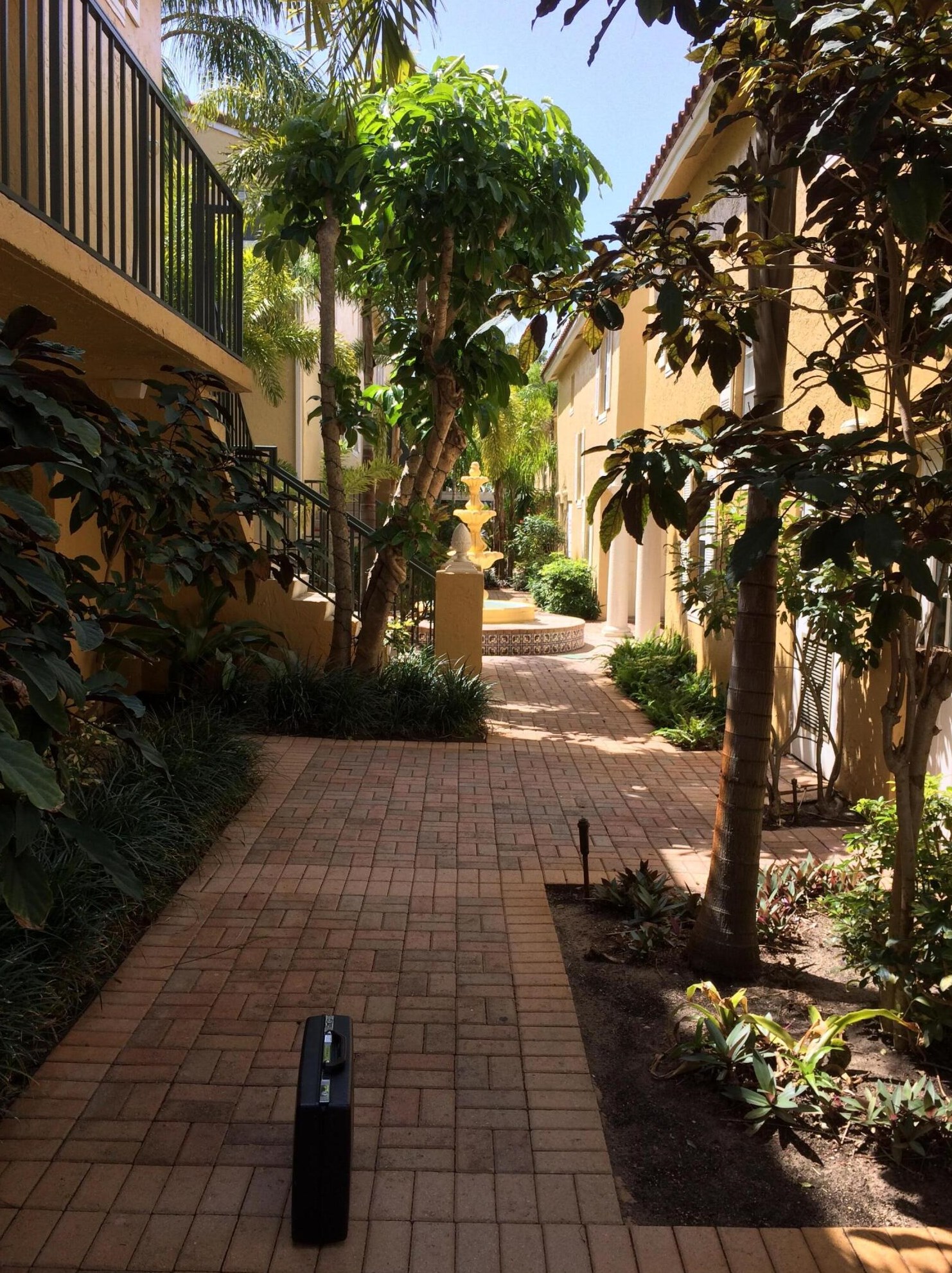 1020 Lake Shore Dr #103, West Palm Beach, FL 33403
