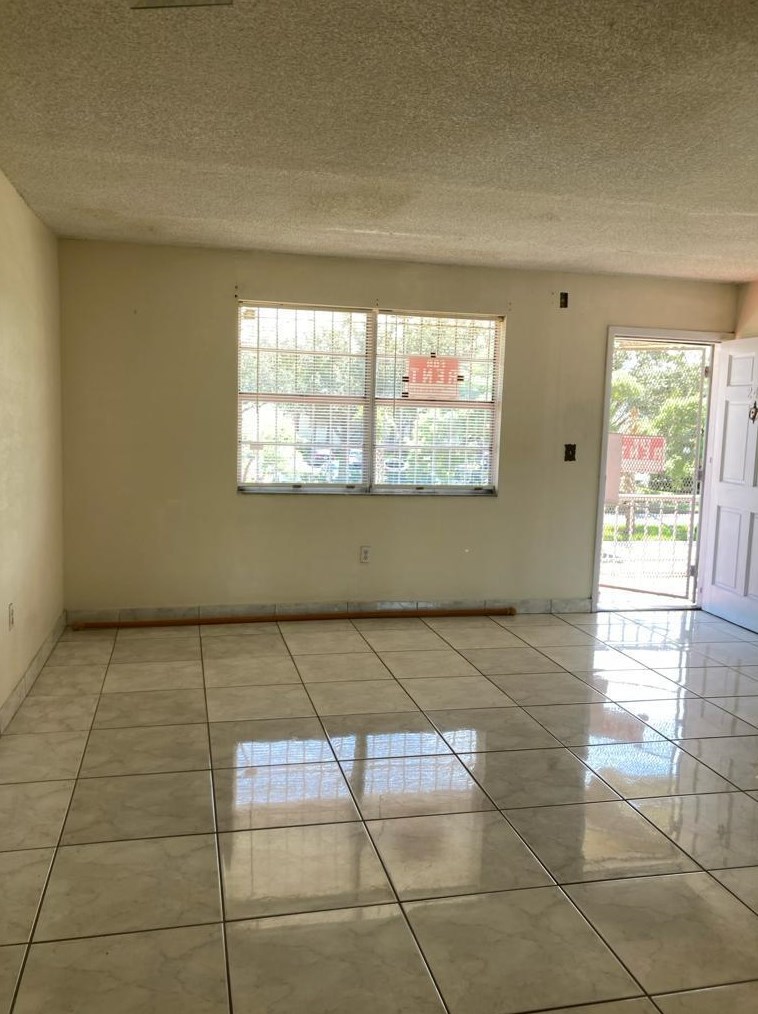 301 Nw 177th St #245, Miami, FL 33169