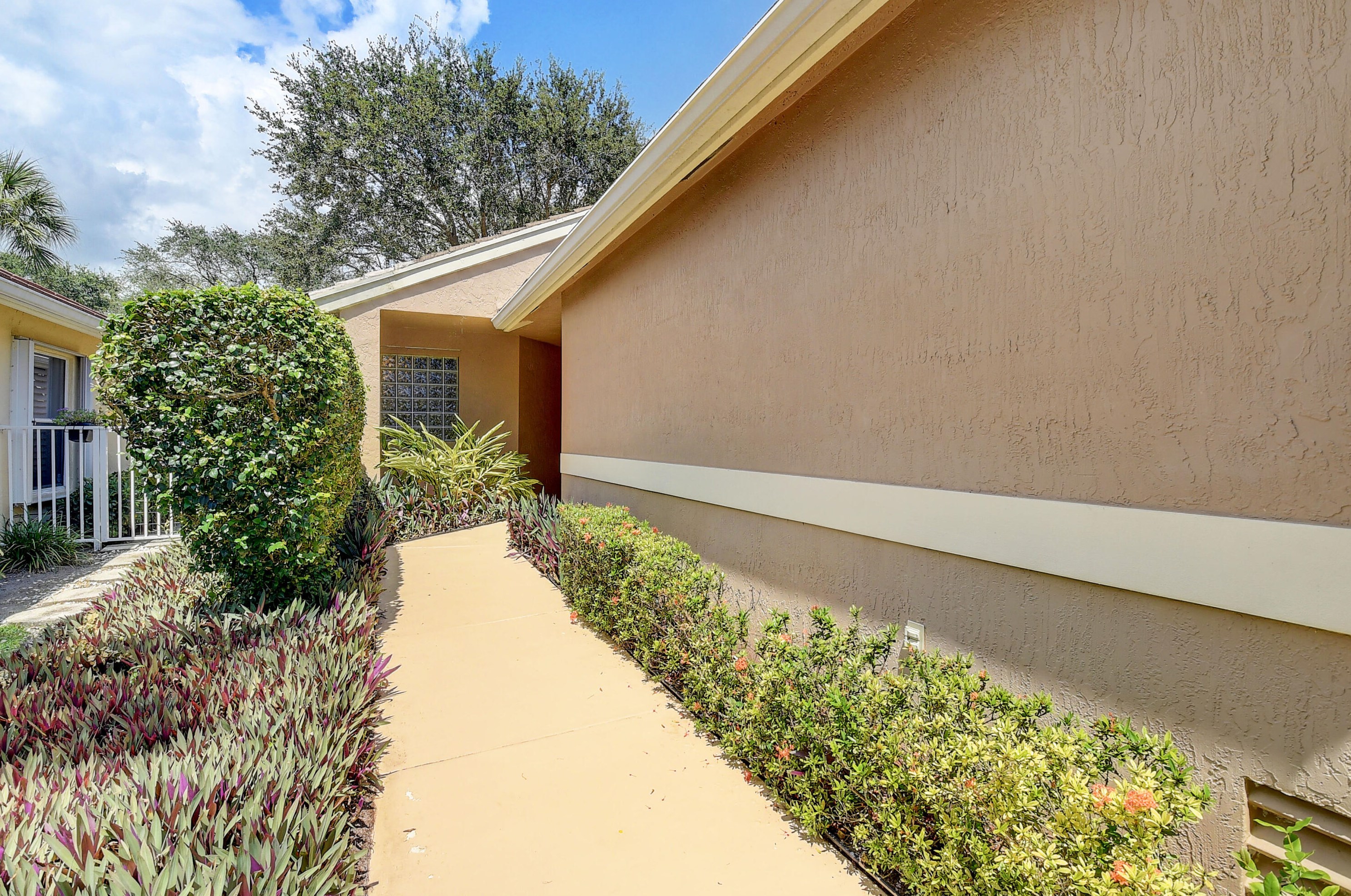 2821 S Clearbrook Circle, Delray Beach, FL 33445