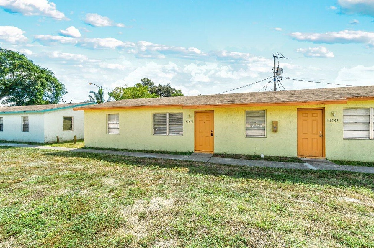 4762 Gulfstream Rd, Lake Worth, FL 33460