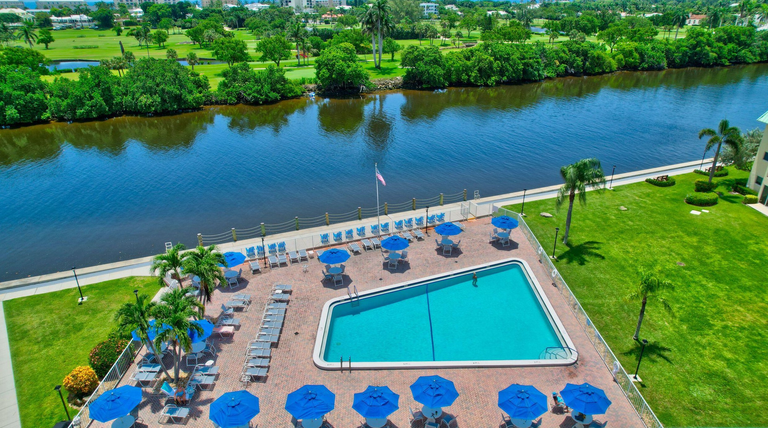 14 Colonial Club Dr #300, Boynton Beach, FL 33435