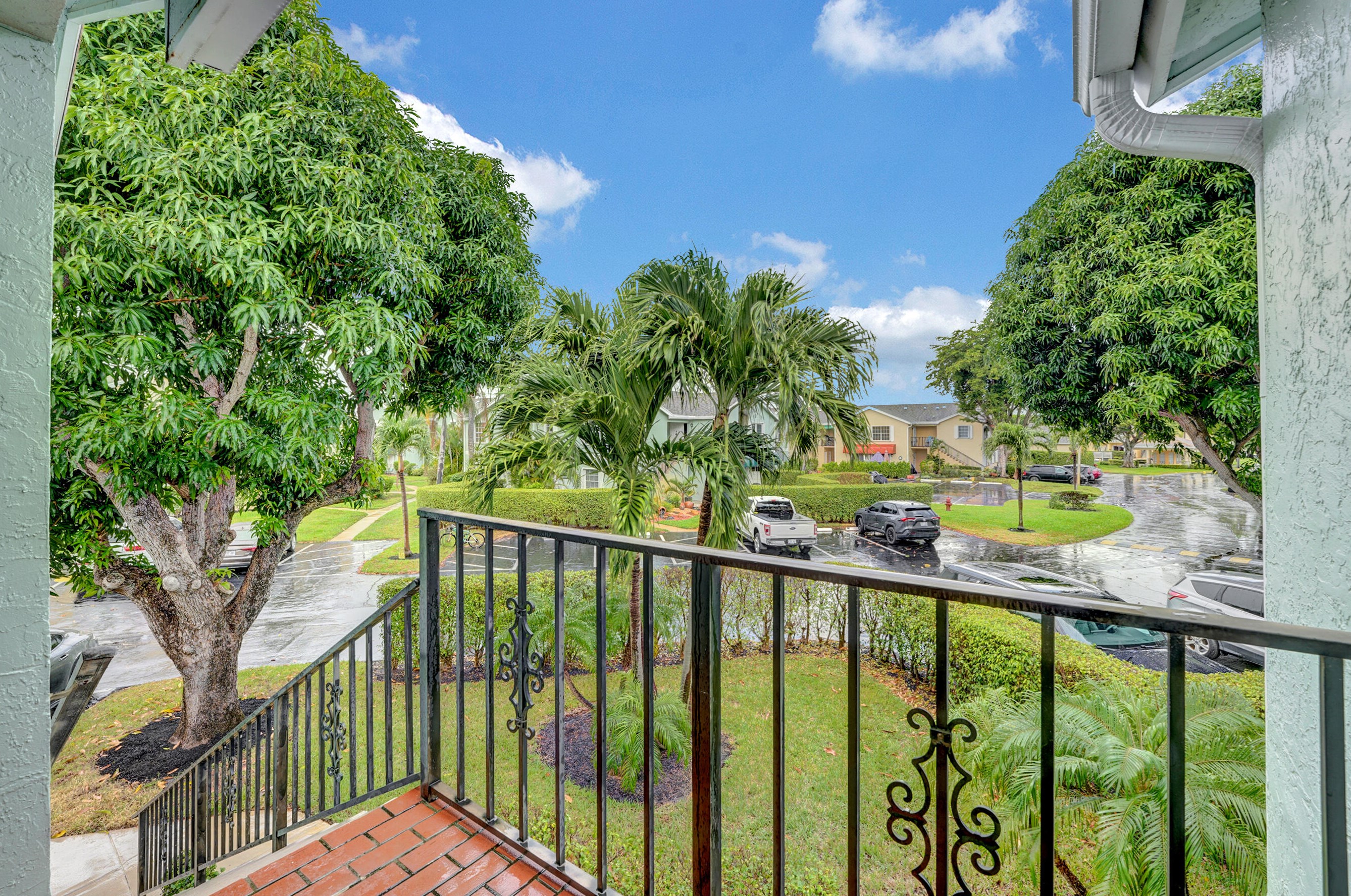 561 Waterside Dr, Lake Worth FL  33462-6178 exterior