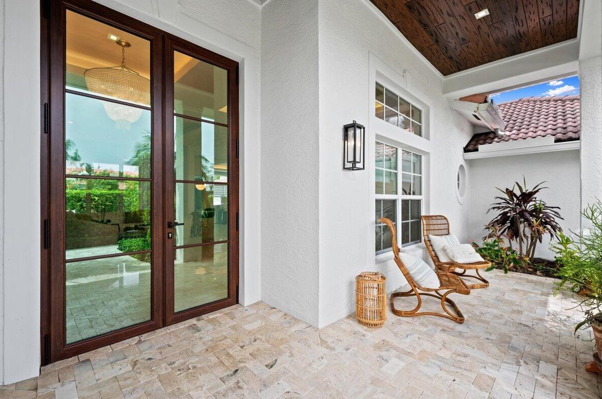 160 Beacon Ln, Jupiter, FL 33469-3504