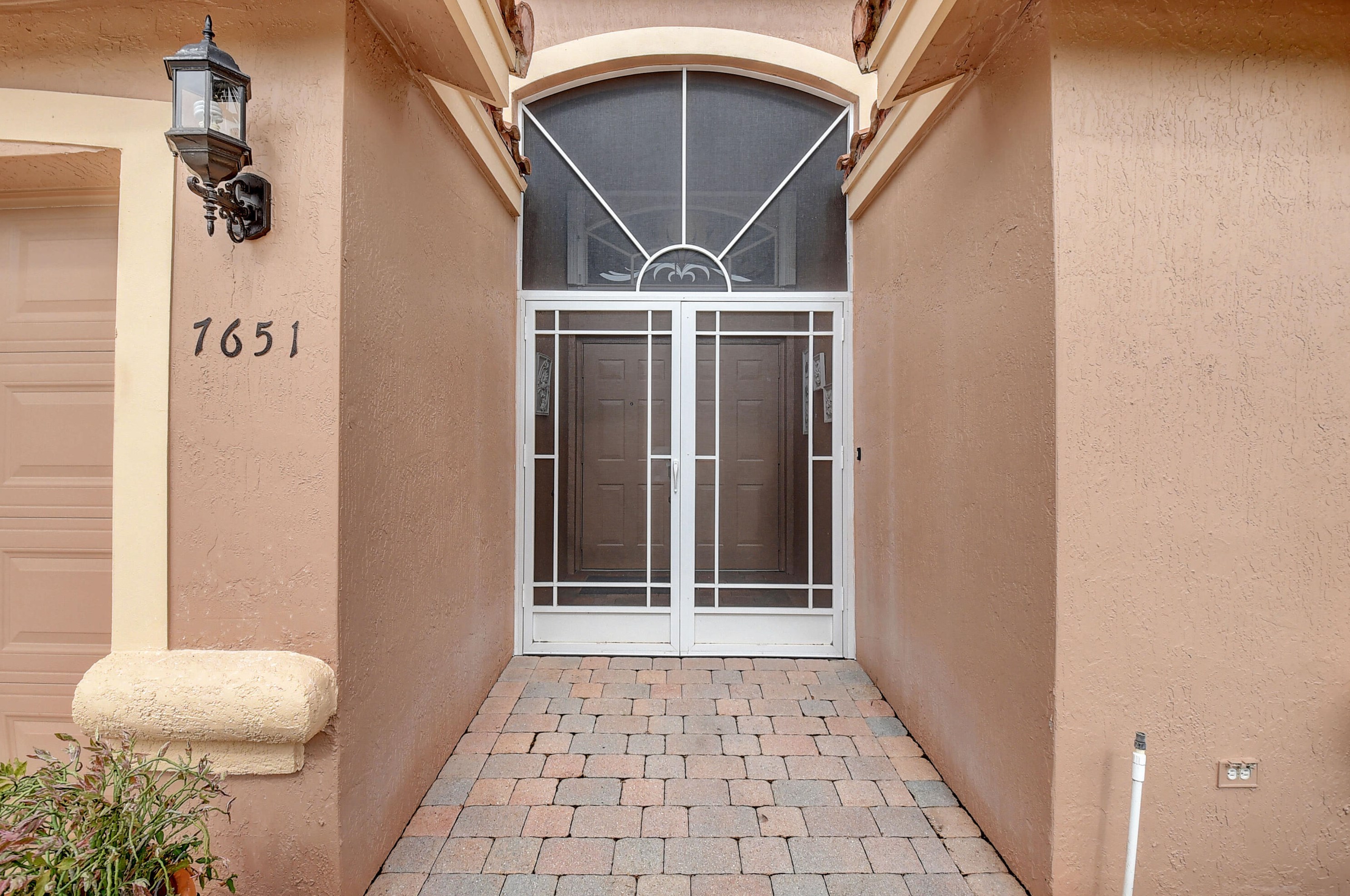 7651 Trapani Ln, Boynton Beach, FL 33472-7389