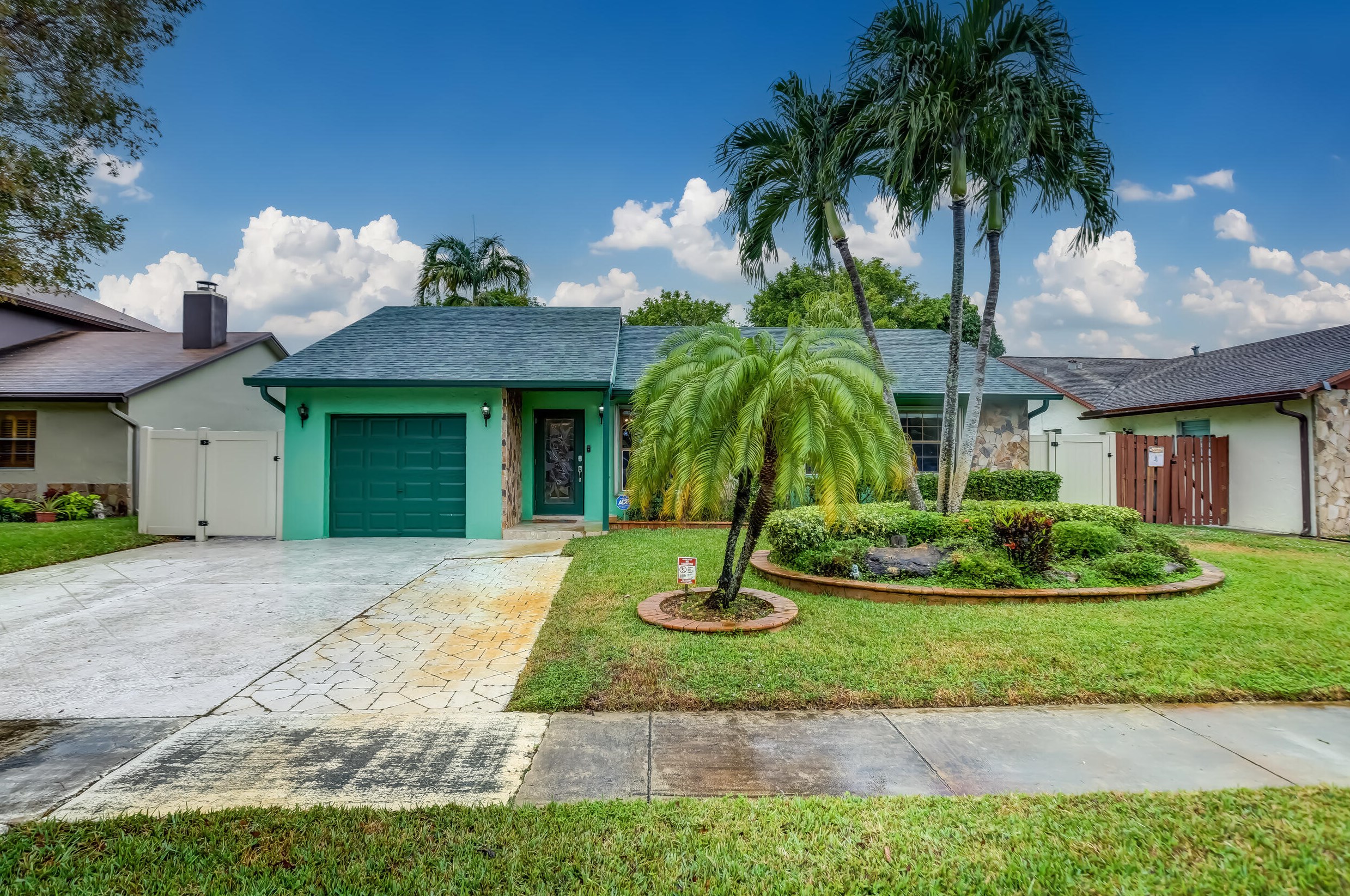 1908 84th Ter, Pompano Beach FL  33068-4733 exterior