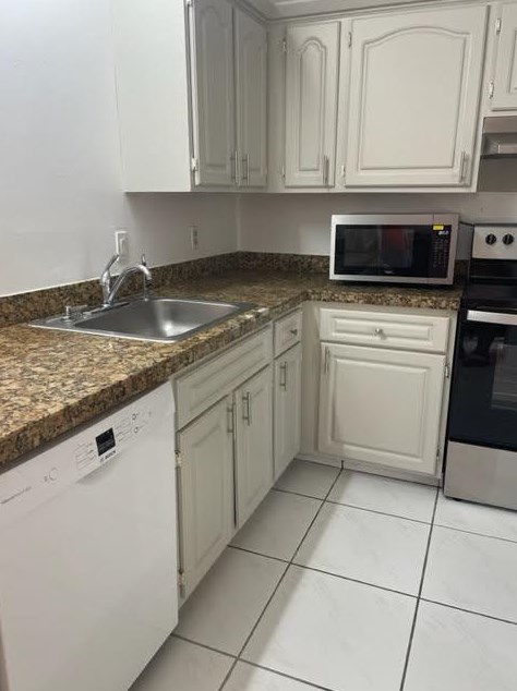 299 Cactus Hill Ct, West Palm Beach, FL 33411
