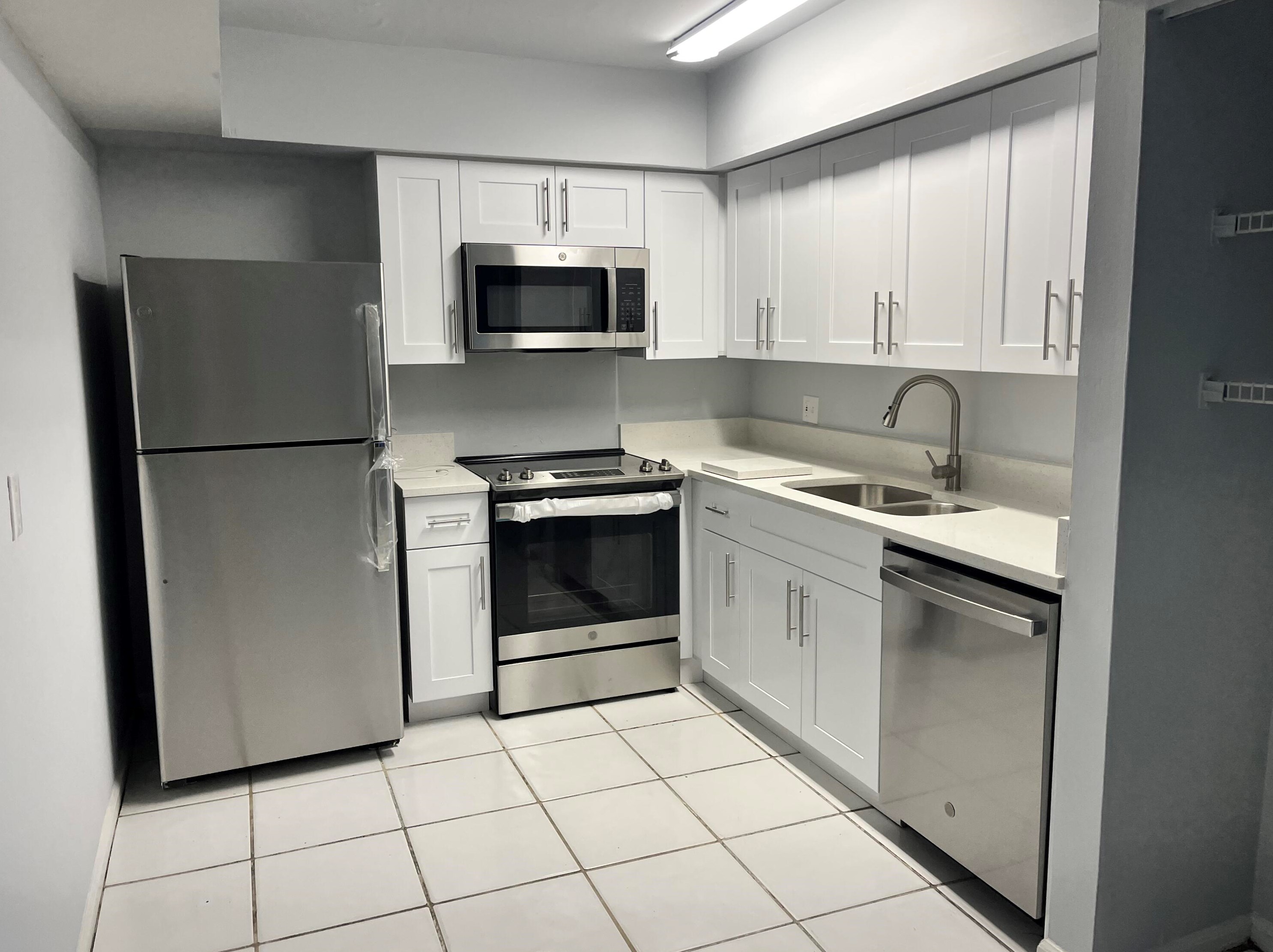 1195 Nw 16th Ave Apt 7, Boca Raton, FL 33486