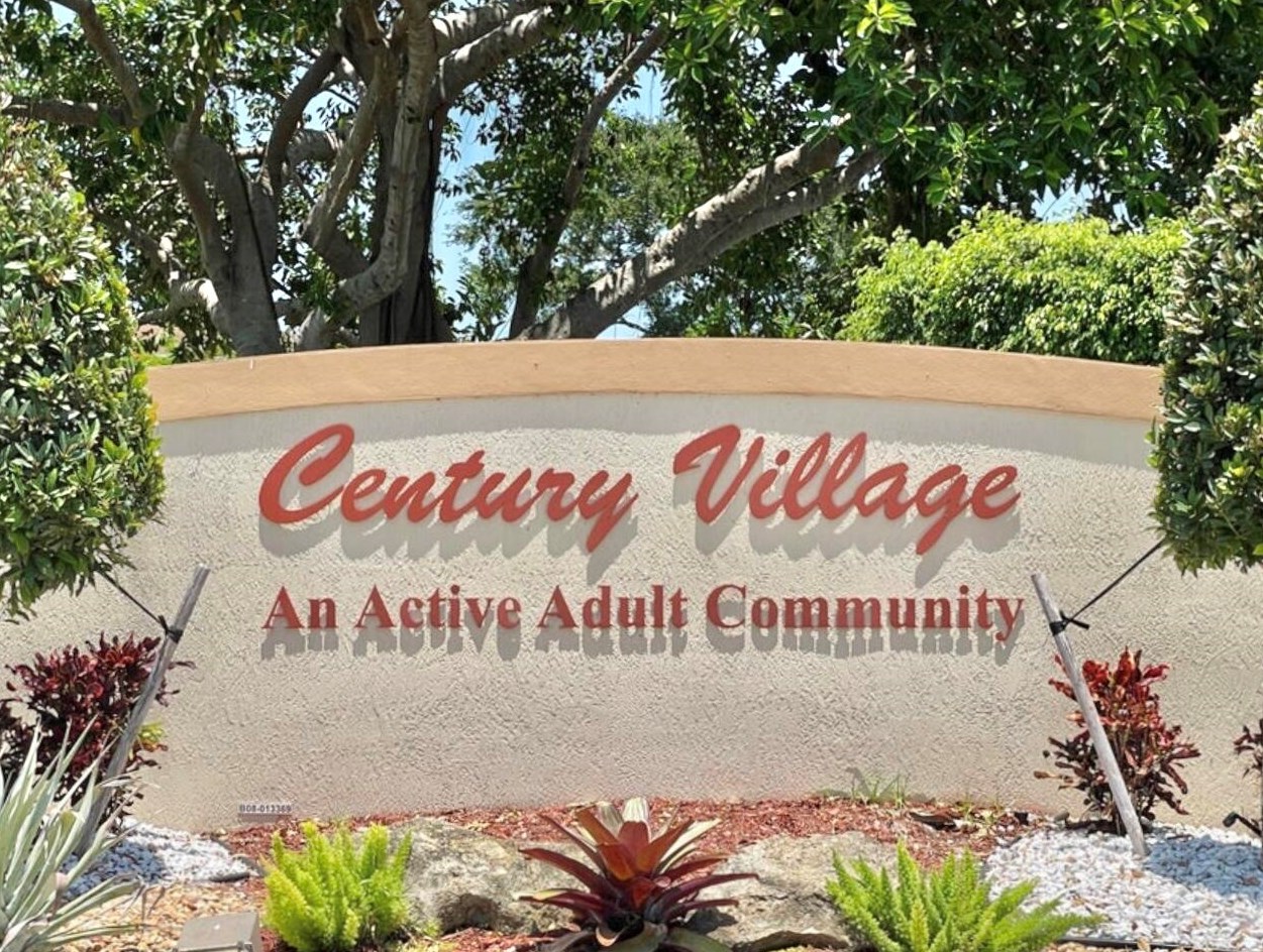 104 Mansfield C, Boca Raton FL  33434-2404 exterior