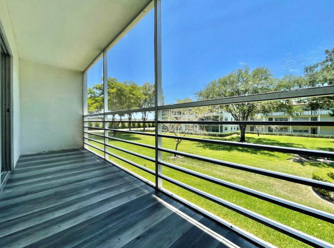 104 Mansfield C, Boca Raton FL  33434-2404 exterior