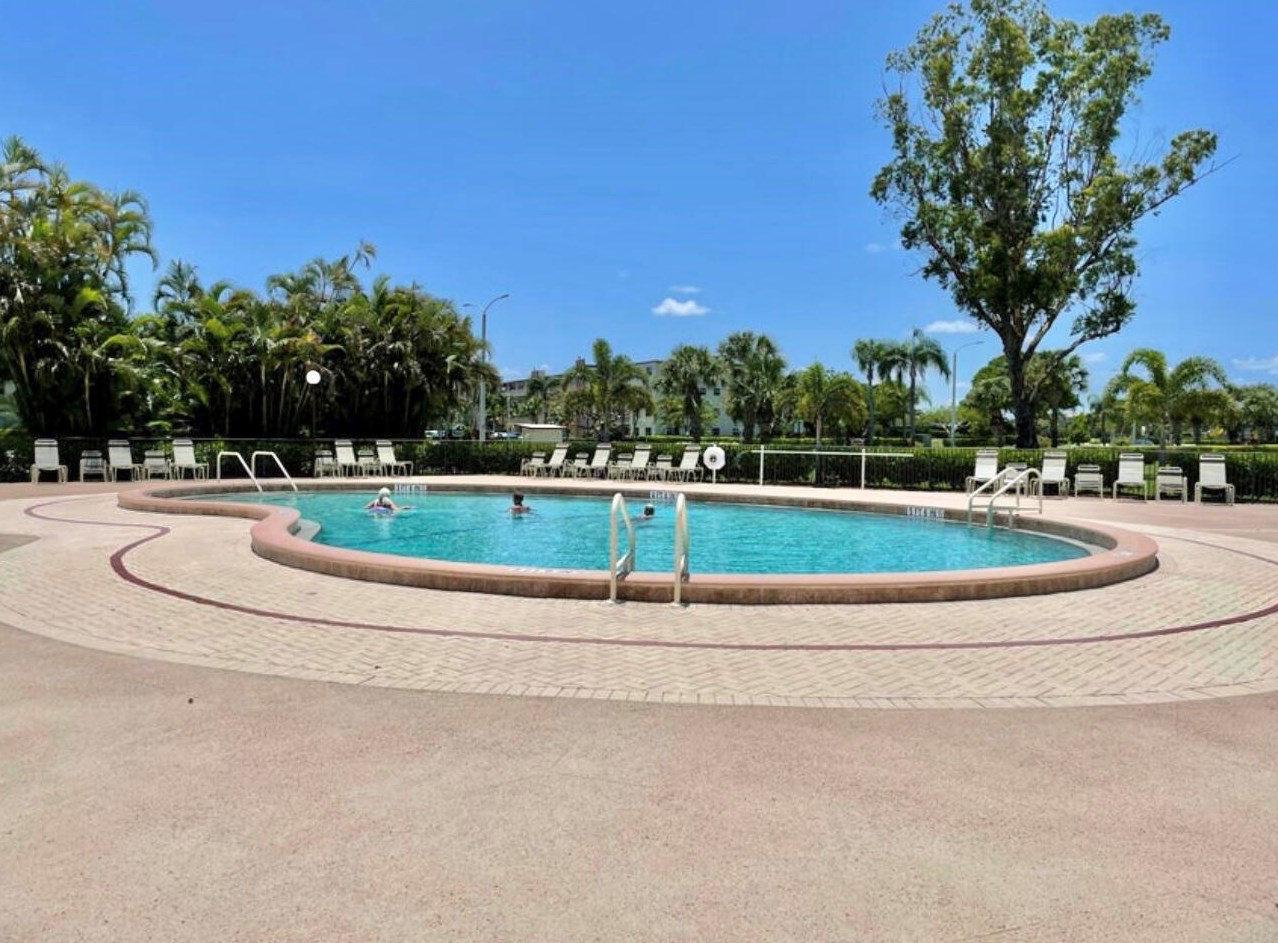 104 Mansfield C, Boca Raton FL  33434-2404 exterior