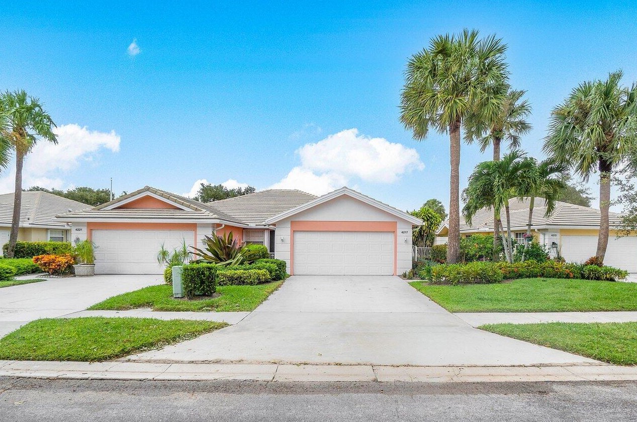 4217 Royal Oak Dr, West Palm Beach, FL 33410