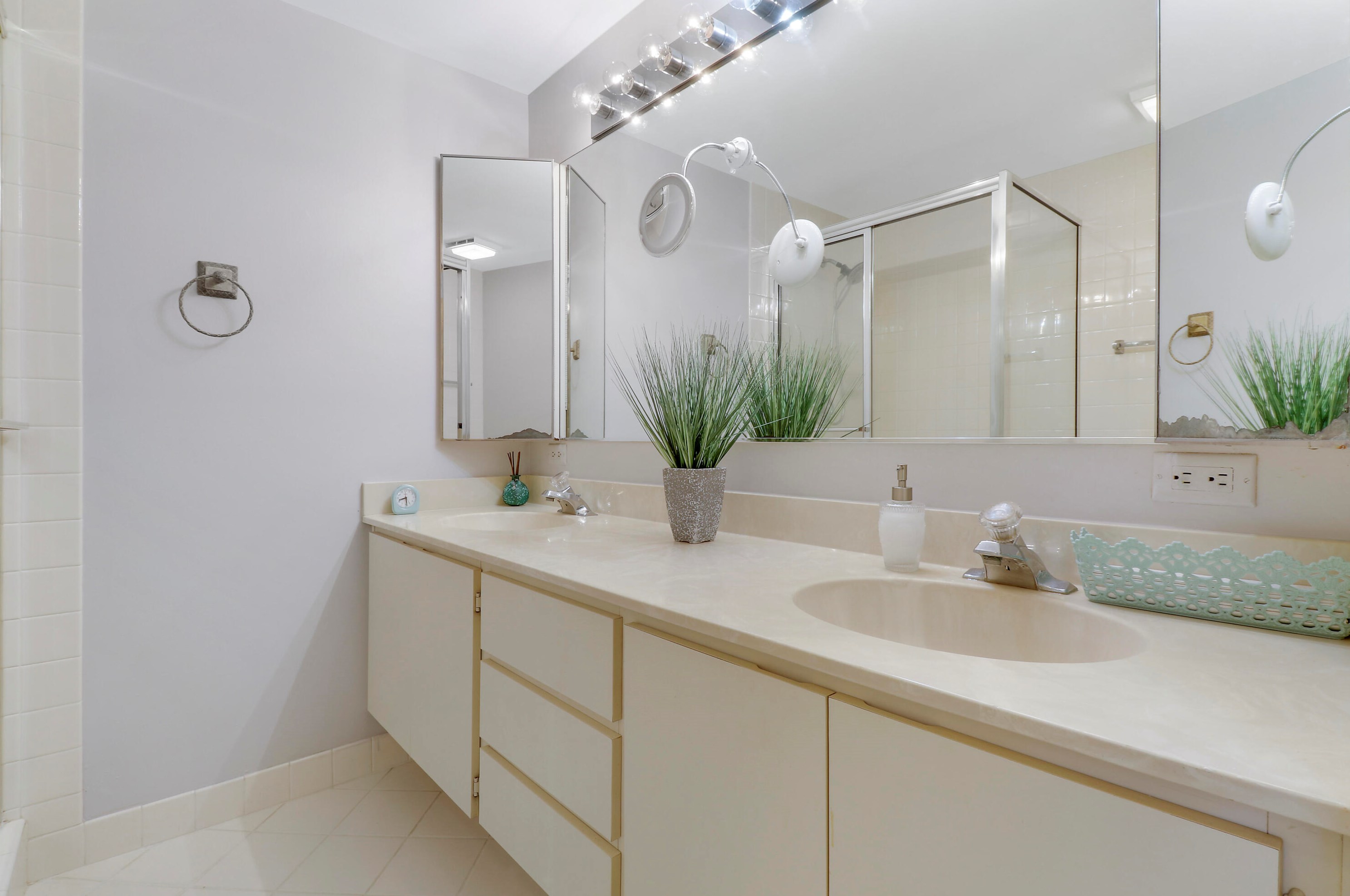 120 Buttonwood Ln, Boynton Beach FL 33436-7120 exterior