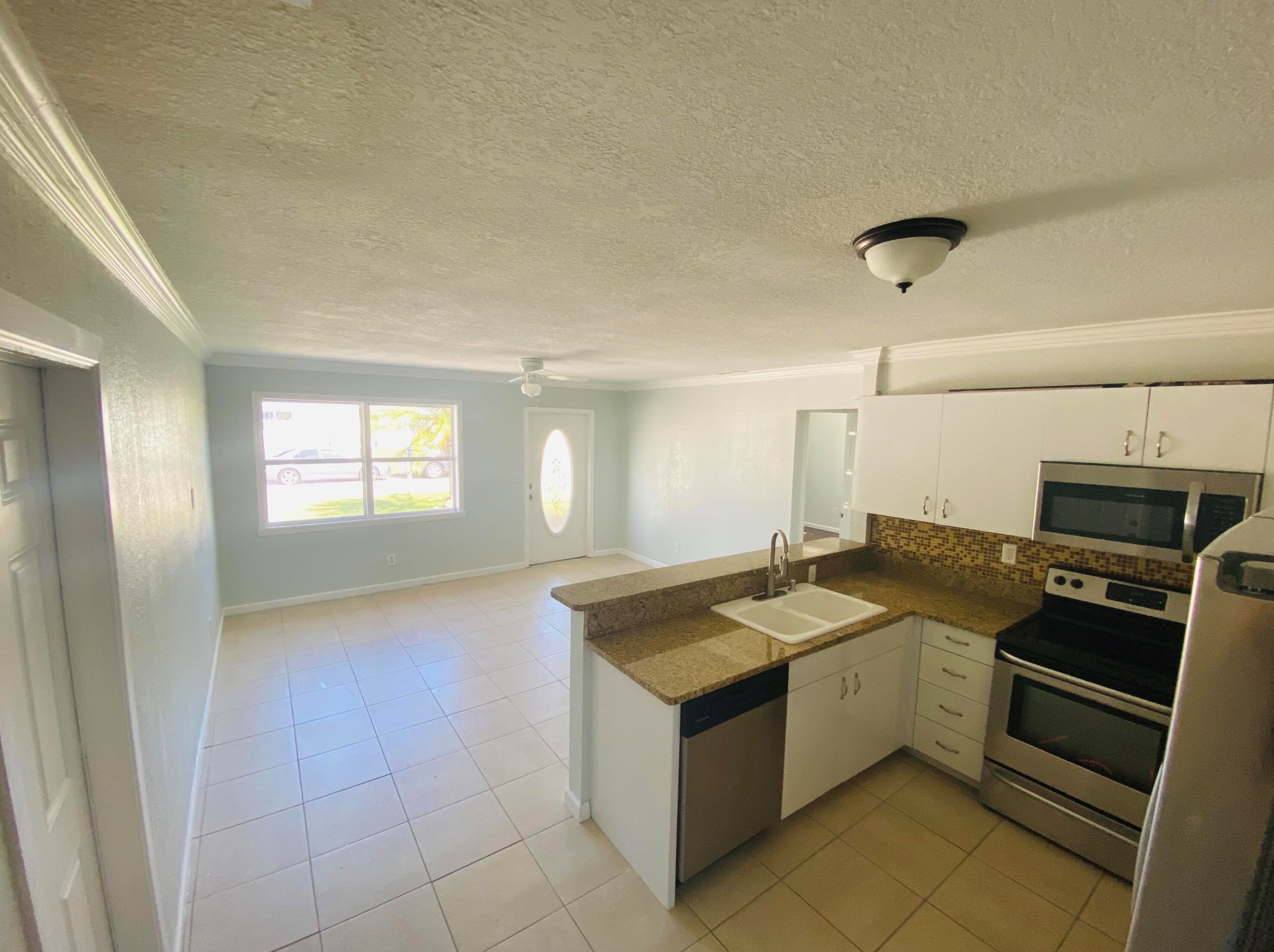 2831 Scanlan Ave, Lake Worth, FL 33461