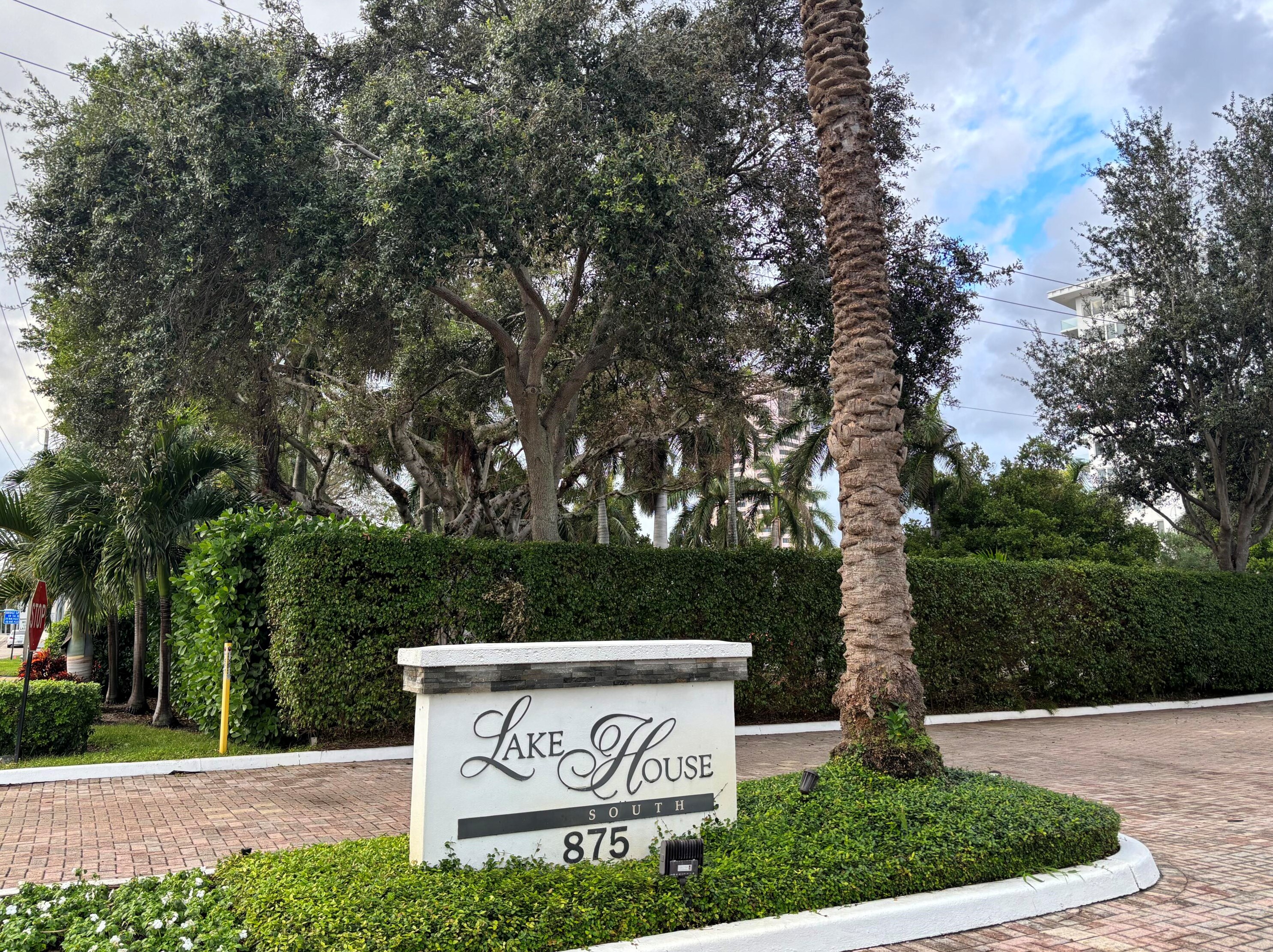 875 Camino Real, Boca Raton FL  33486-5526 exterior