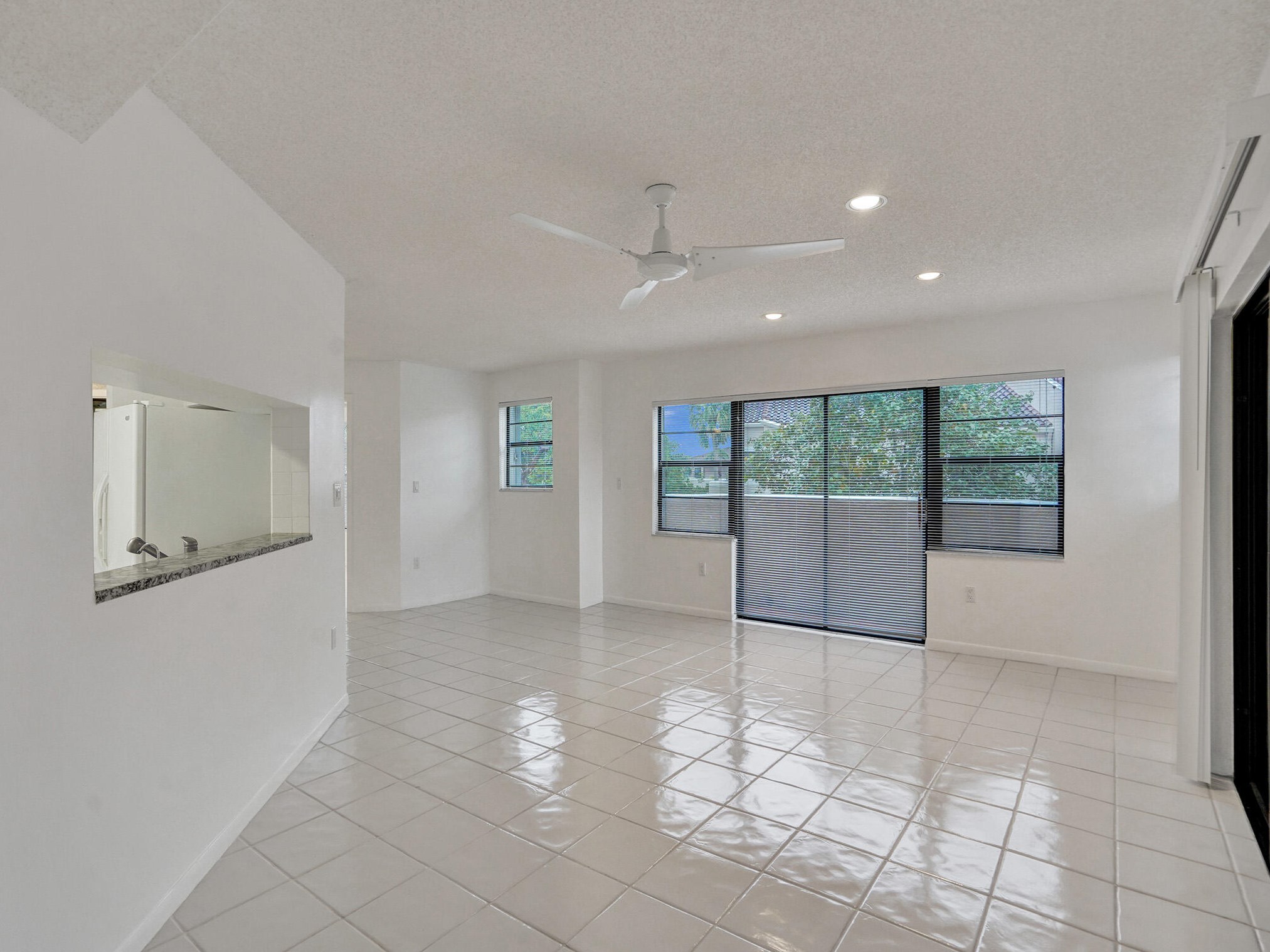 6670 Villa Sonrisa Dr #220, Boca Raton, FL 33433