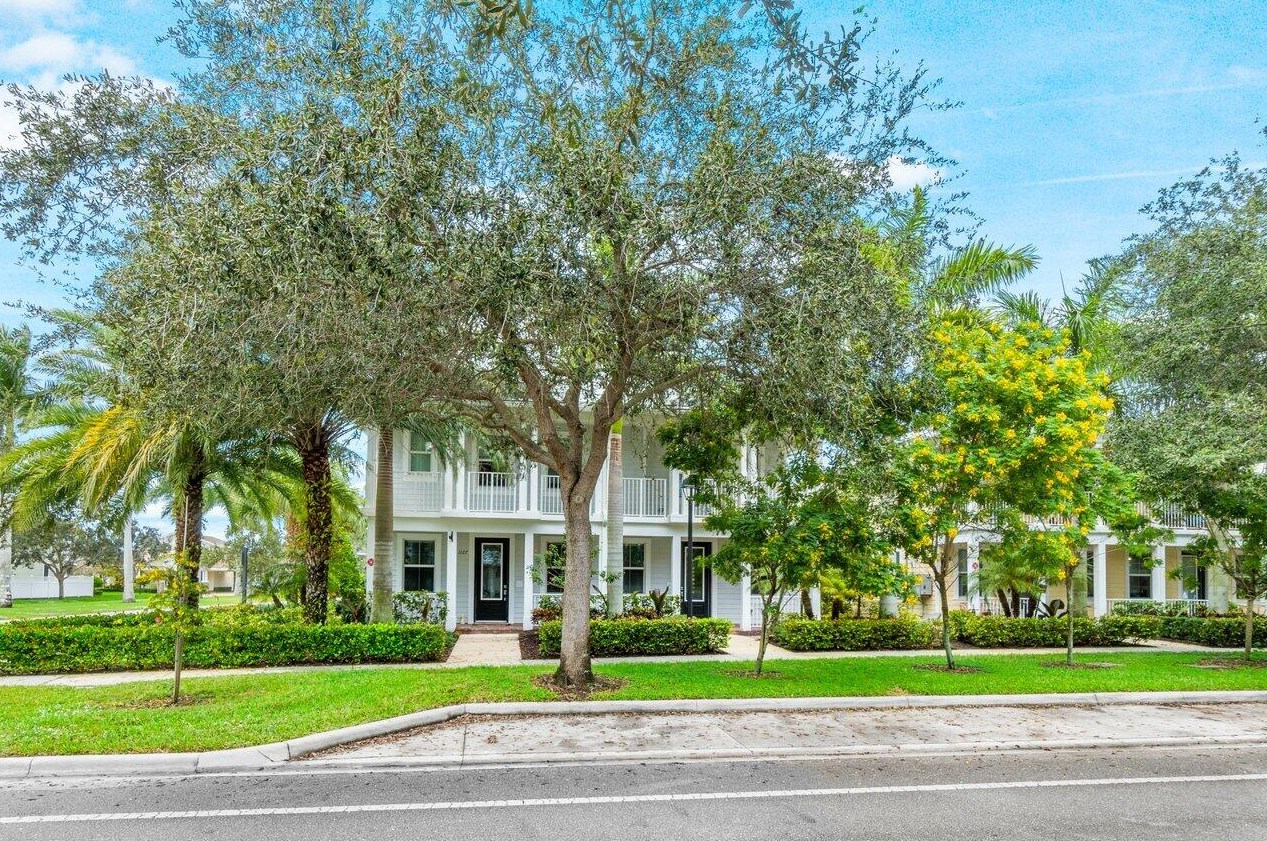 1127 Dakota Dr, Jupiter, FL 33458
