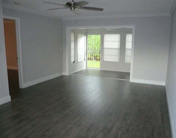 871 Worcester Ln, Lake Worth, FL 33467