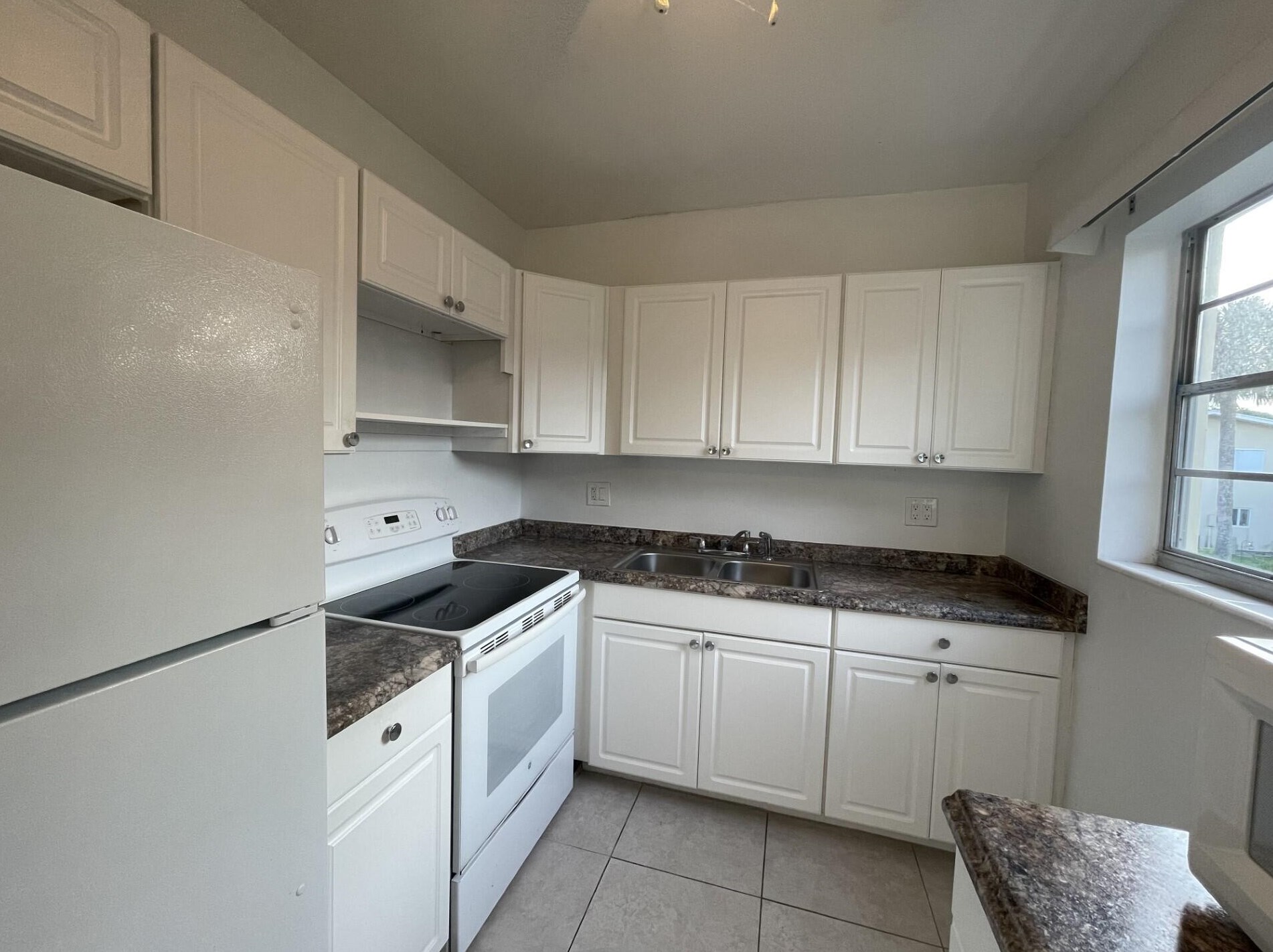109 Salisbury E, West Palm Beach, FL 33417