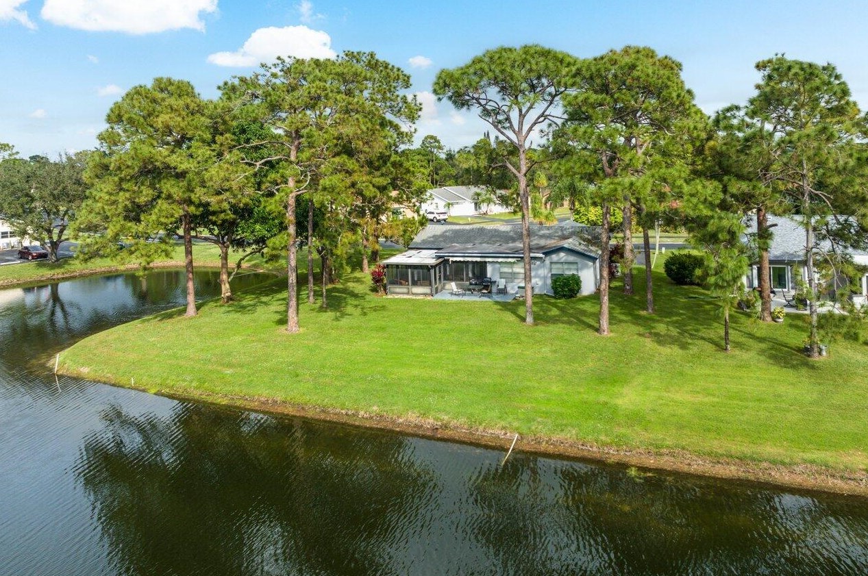 4711 Rainbow Dr, Lake Worth, FL 33463-3610