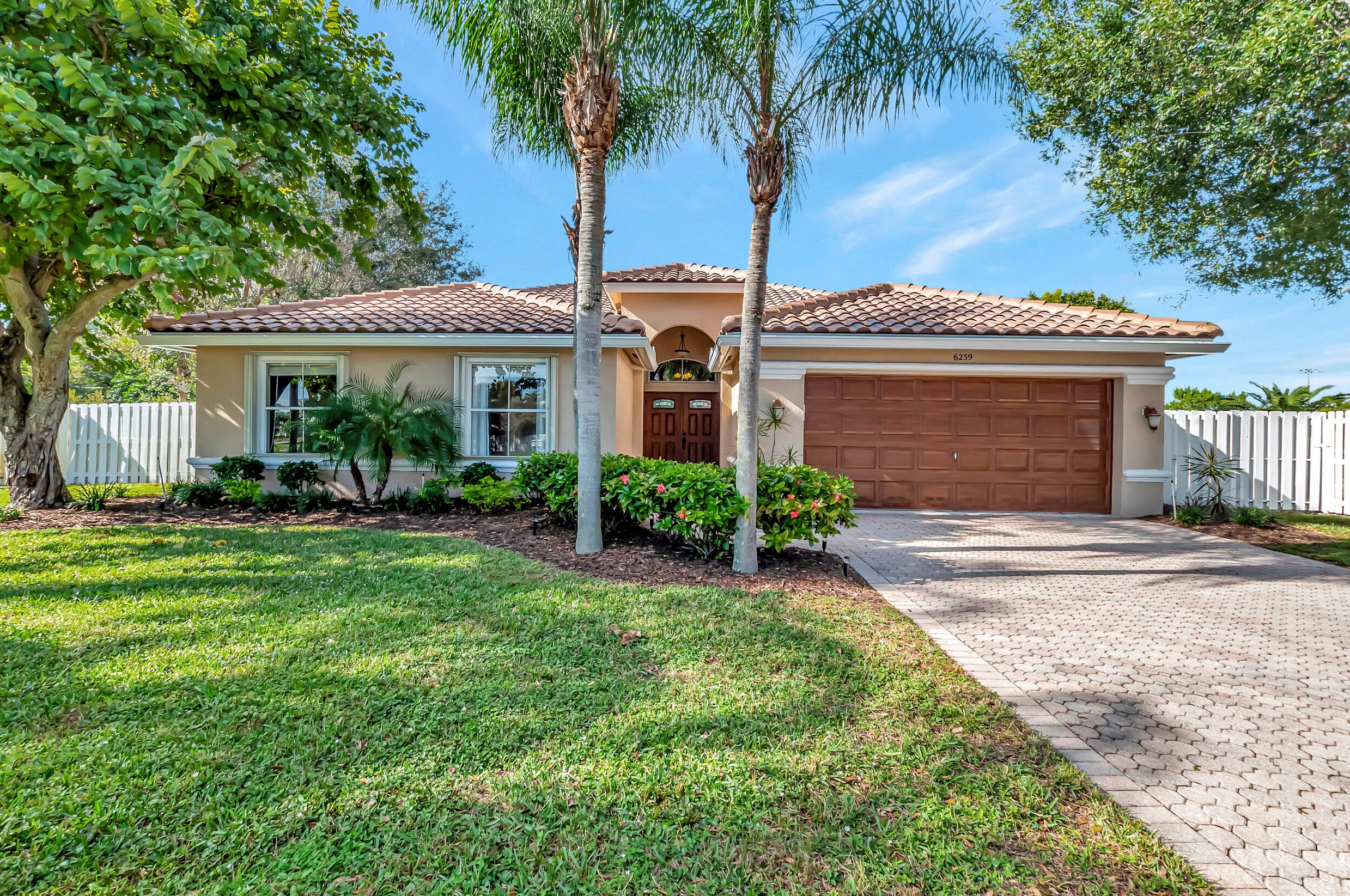 6259 Shadow Tree Ln, Lake Worth, FL 33463-8241