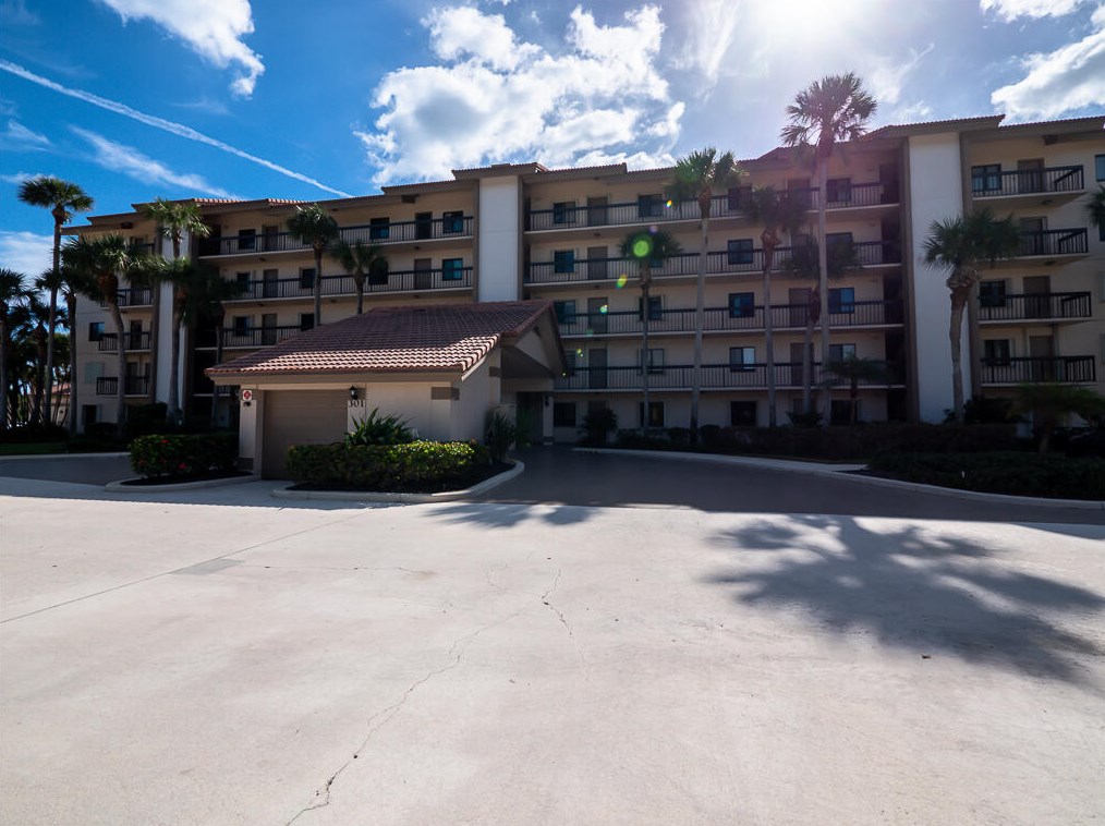 301 Ocean Bluffs Blvd, Jupiter FL  33477-7355 exterior