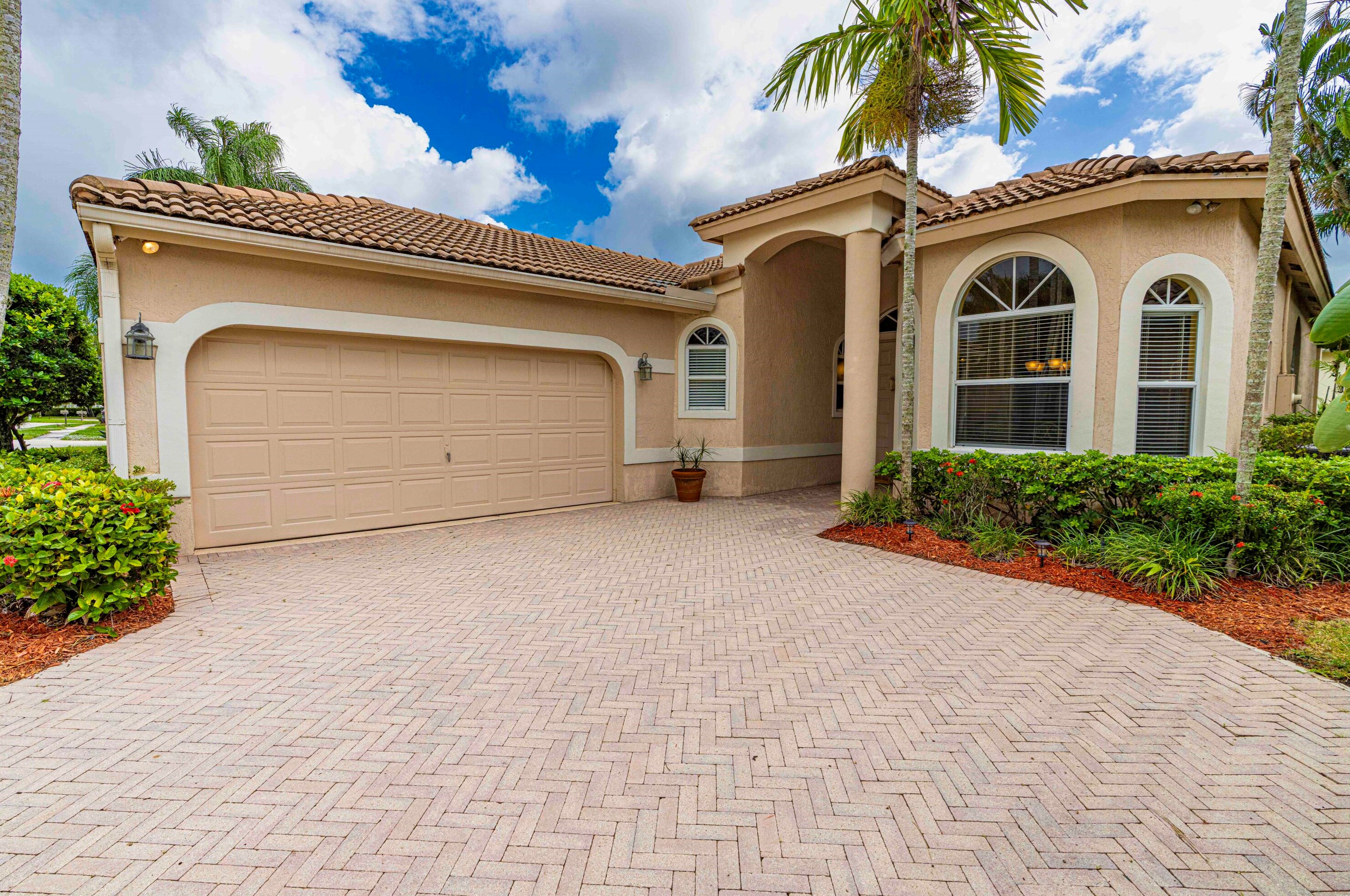 5088 Ventura Dr, Delray Beach, FL 33484