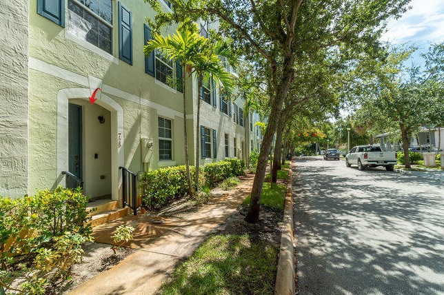 725 N St, West Palm Beach, FL 33401