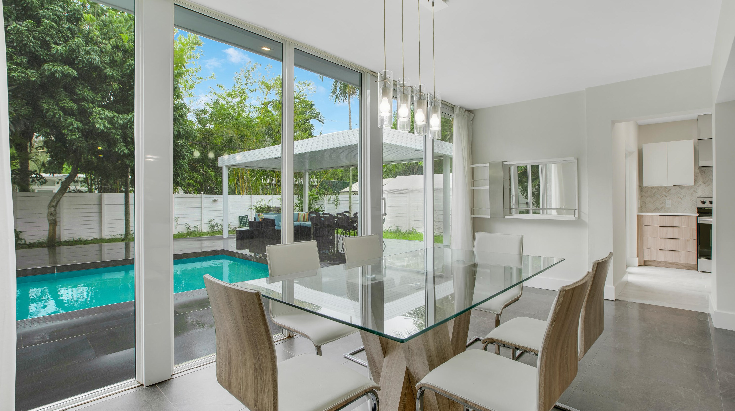 2090 Keystone Blvd, Miami, FL 33181