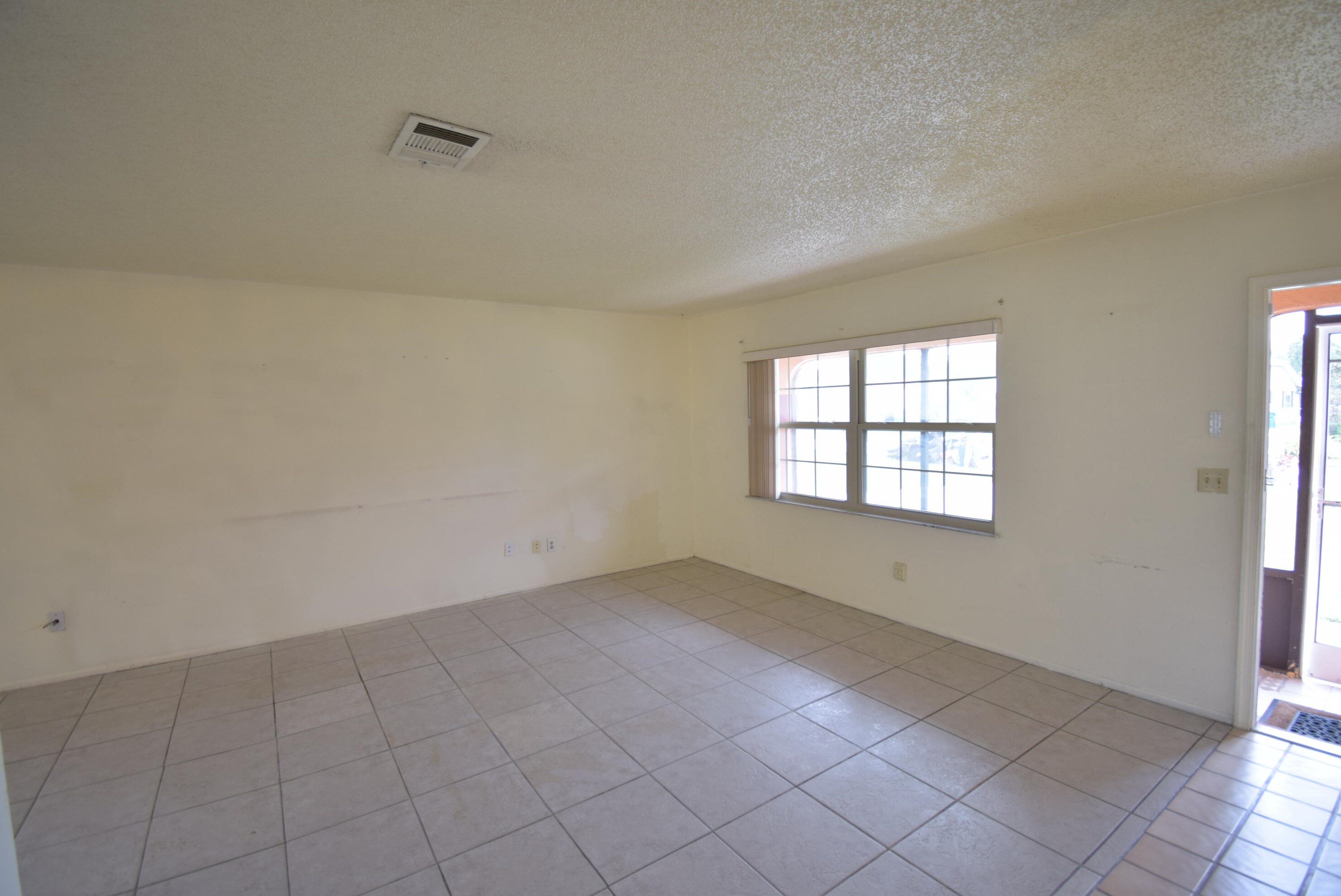 1913 Se West Dunbrooke Cir, Fort Pierce, FL 34952