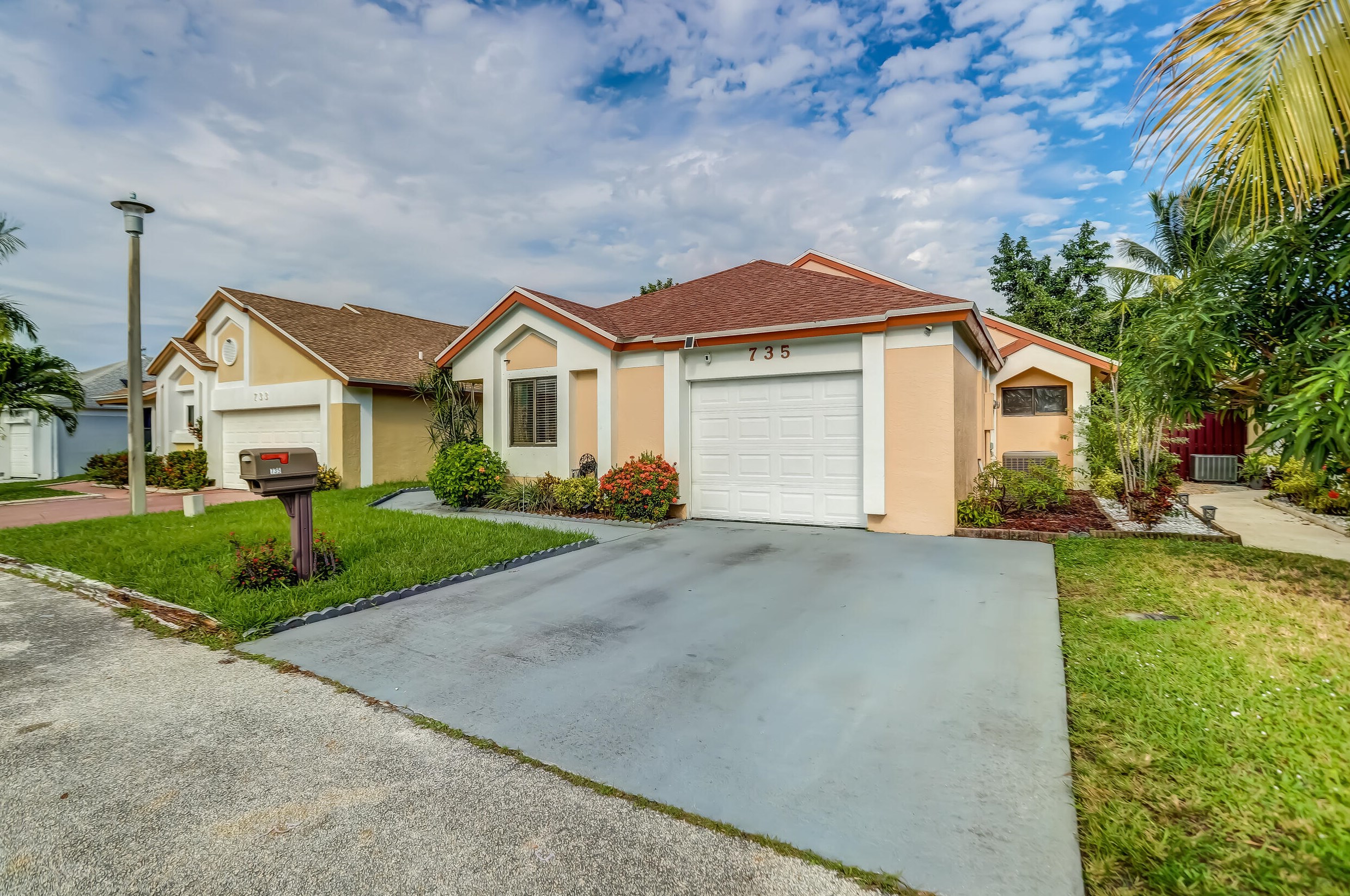 735 Holly St, Pompano Beach, FL 33068-3937