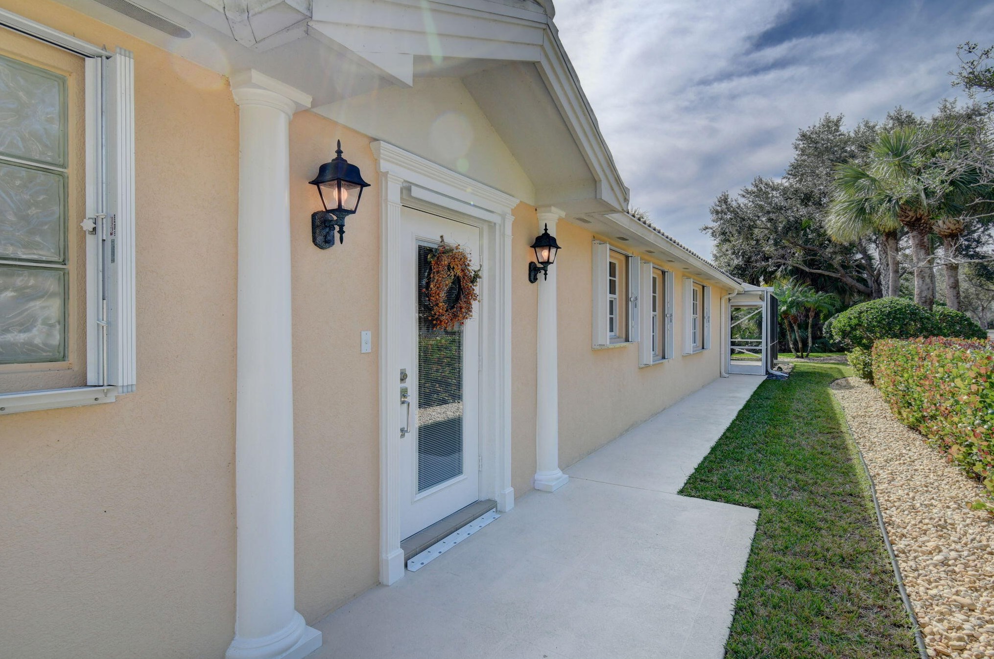 9014 Hawks Nest Ct, Hobe Sound FL  33455-8933 exterior