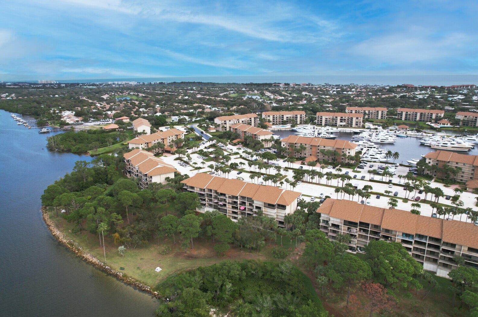 2001 Marina Isle Way, Jupiter FL  33477-9434 exterior