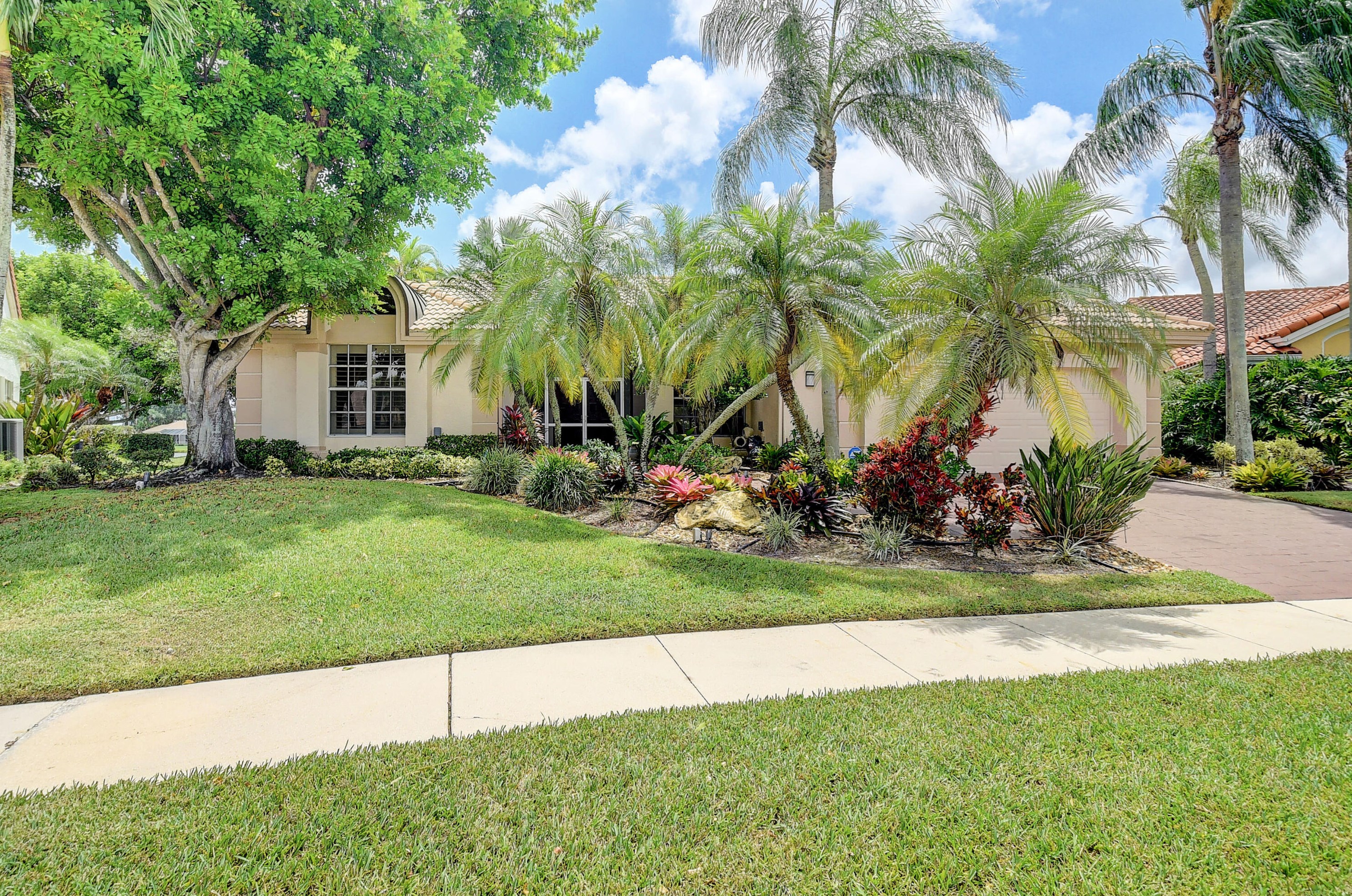 7812 Dorchester Rd, Boynton Beach, FL 33472-5007