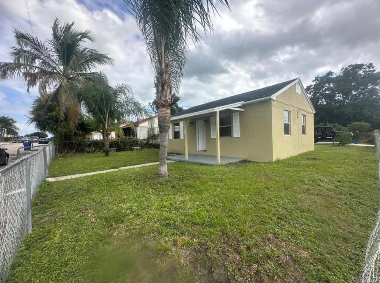 865 W 3rd St, West Palm Beach, FL 33401