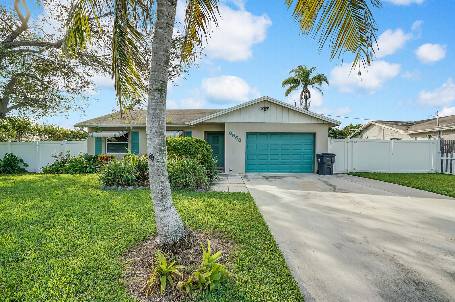 6863 19th Ave, Lake Worth, FL 33462-4003