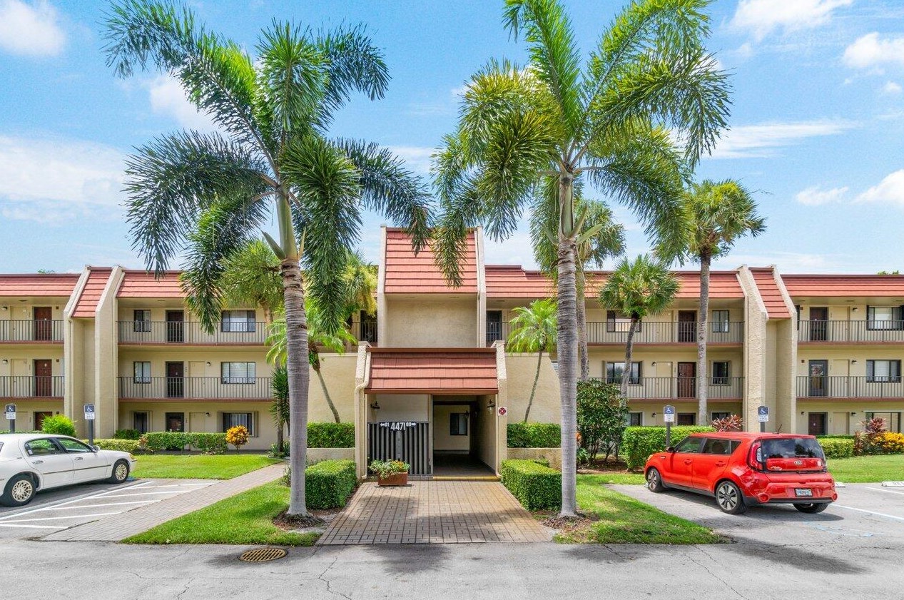 4471 Luxemburg Ct #306, Lake Worth, FL 33467