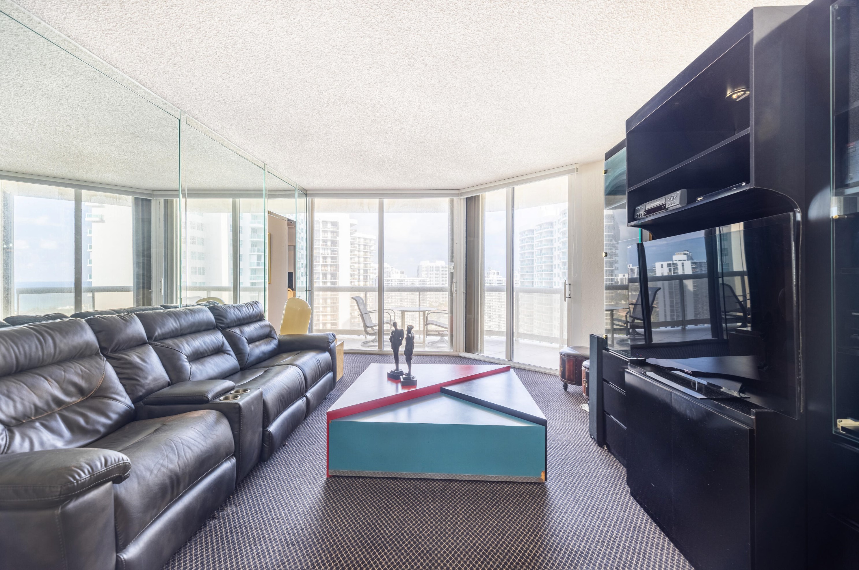 20191 Country Club Dr, Miami FL 33180-3012 exterior