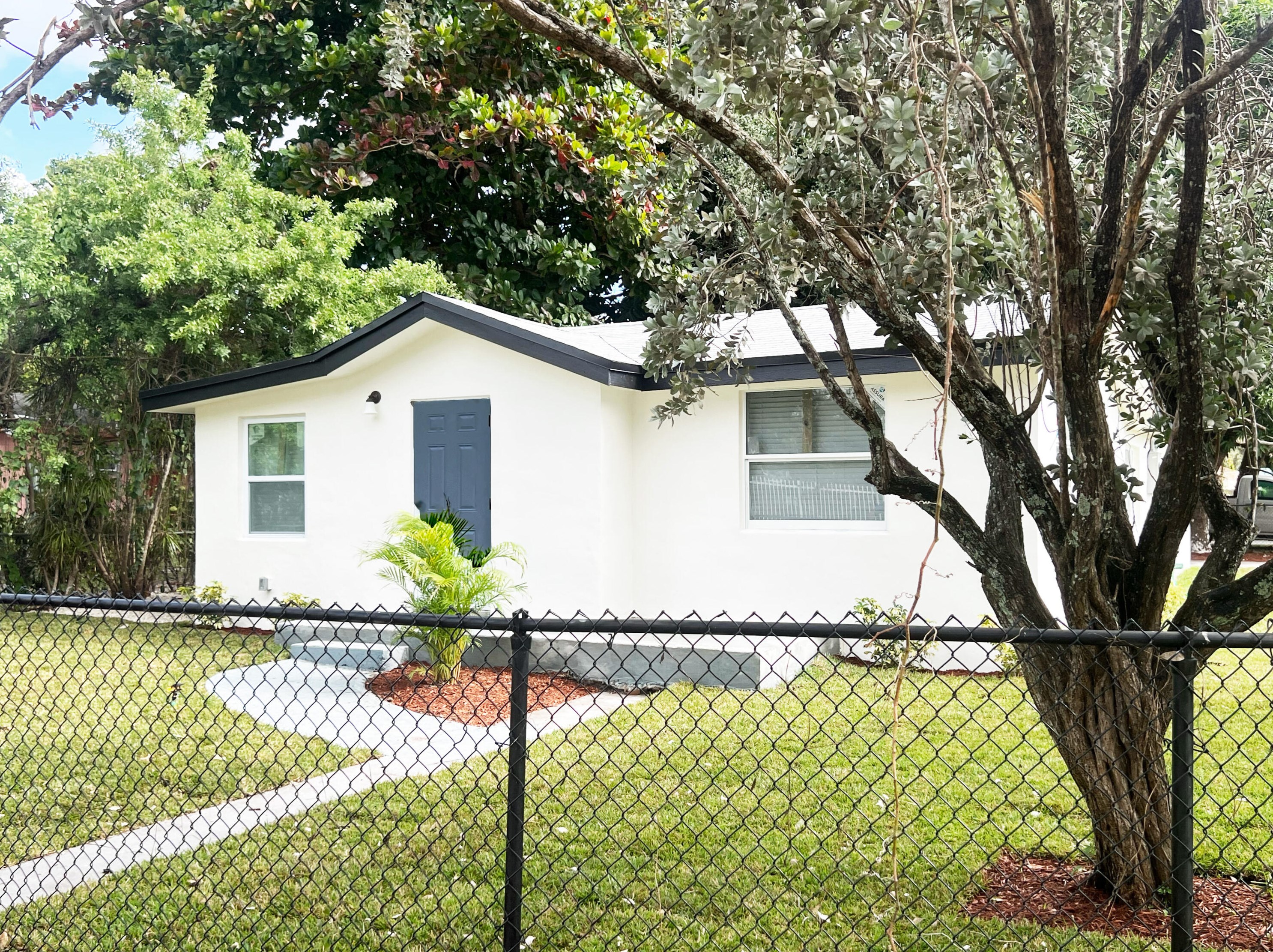 7705 21st Ave, Miami FL  33147-5618 exterior