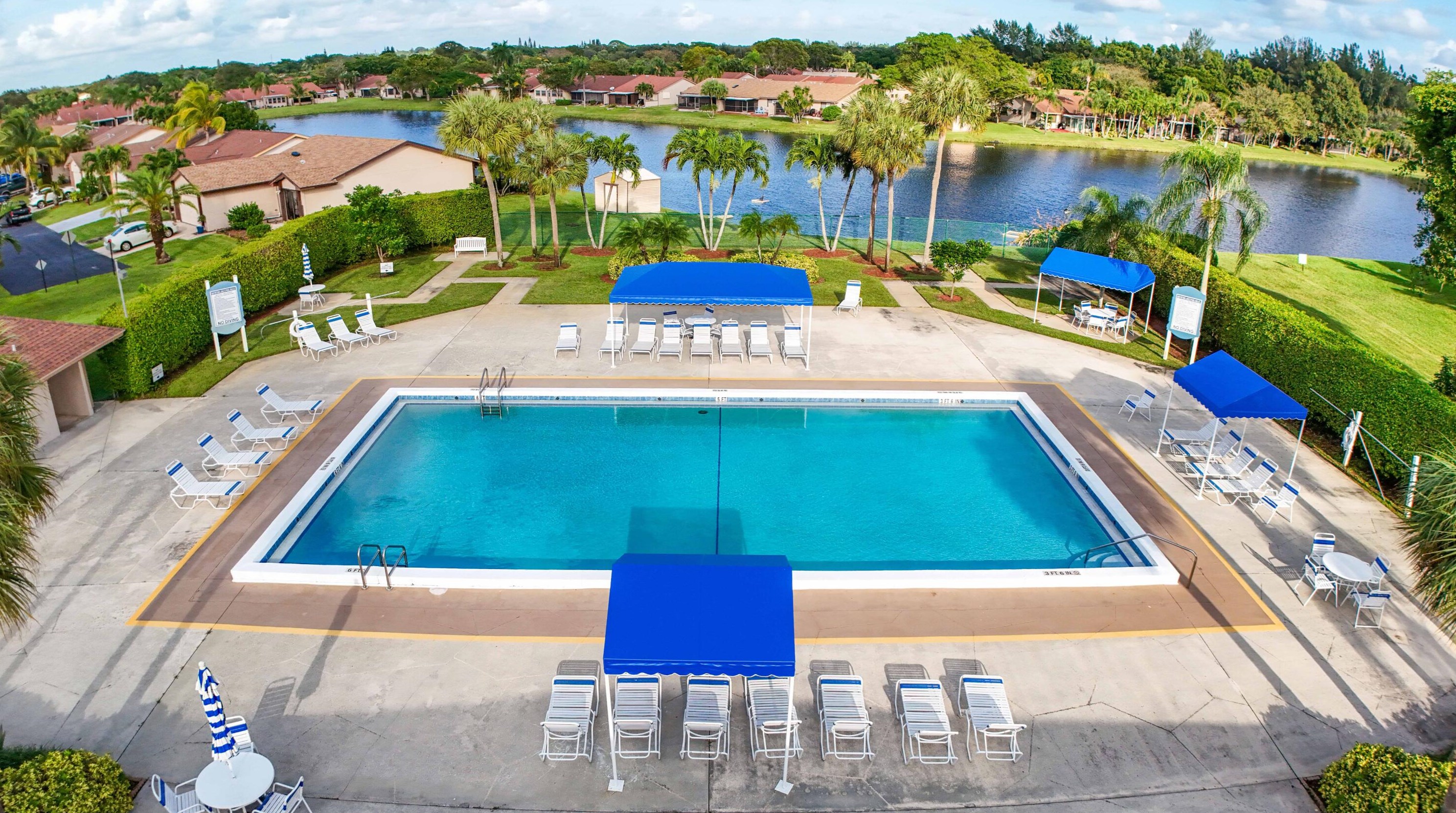 28 Camden Ln, Boynton Beach FL 33426-7704 exterior