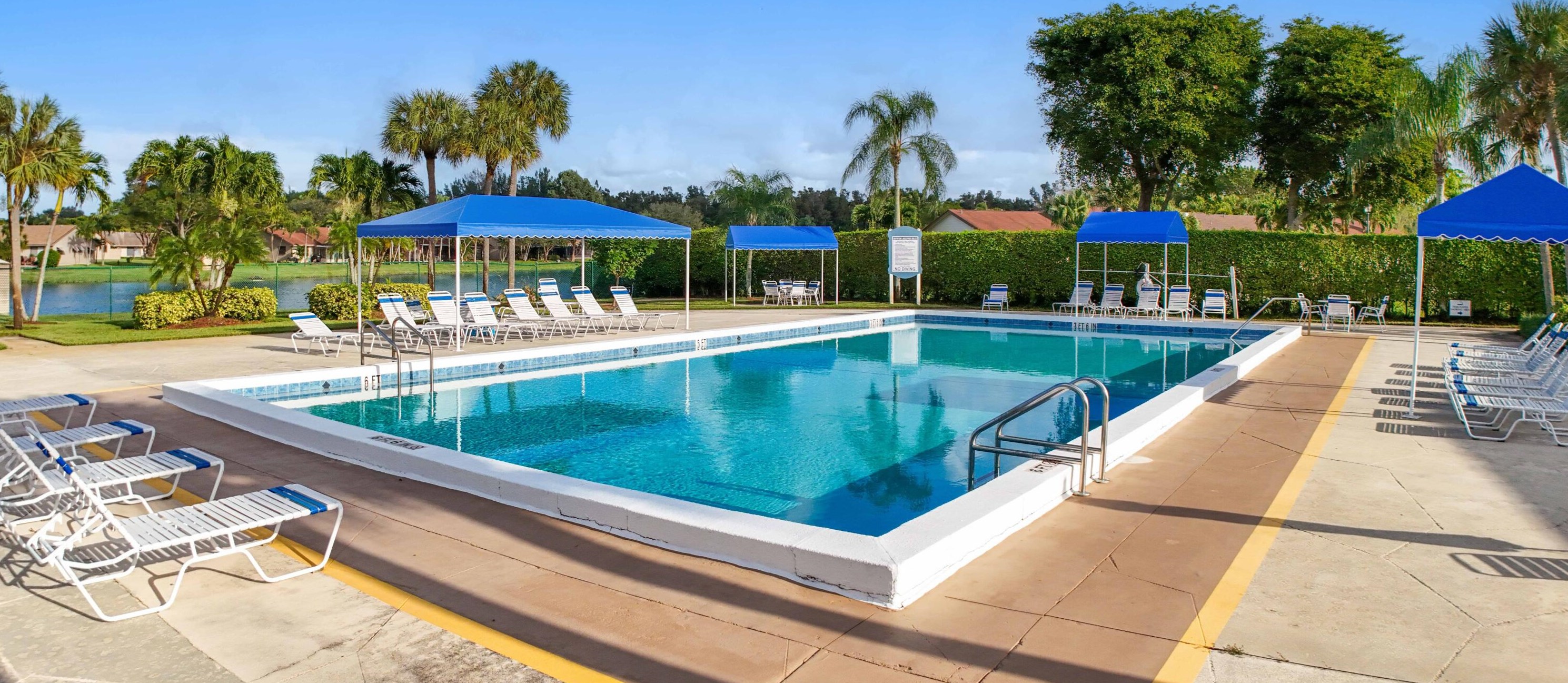 28 Camden Ln, Boynton Beach FL 33426-7704 exterior