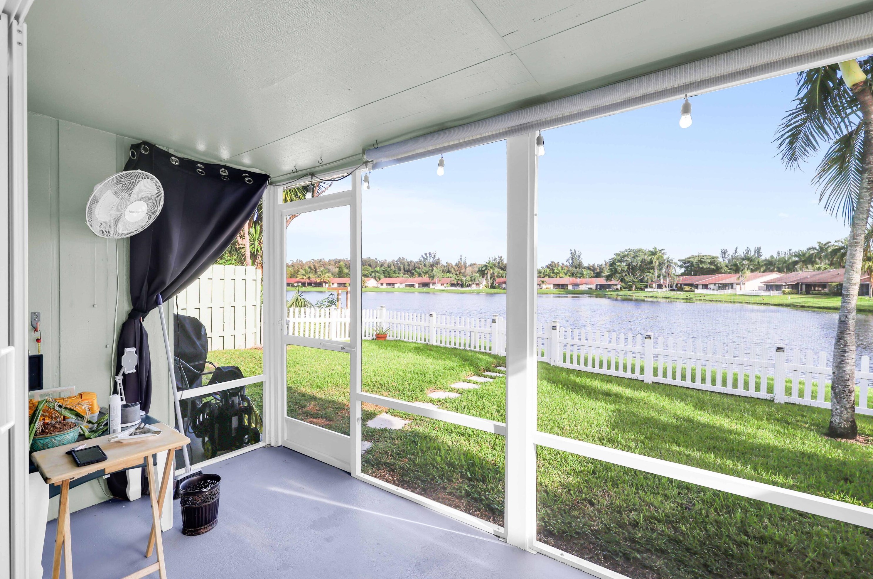 28 Camden Ln, Boynton Beach FL 33426-7704 exterior