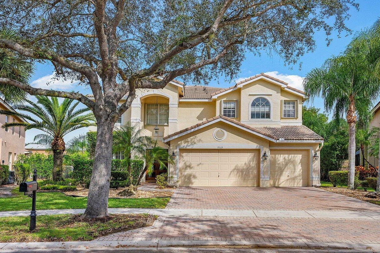 19329 Skyridge Cir, Boca Raton, FL 33498-6211