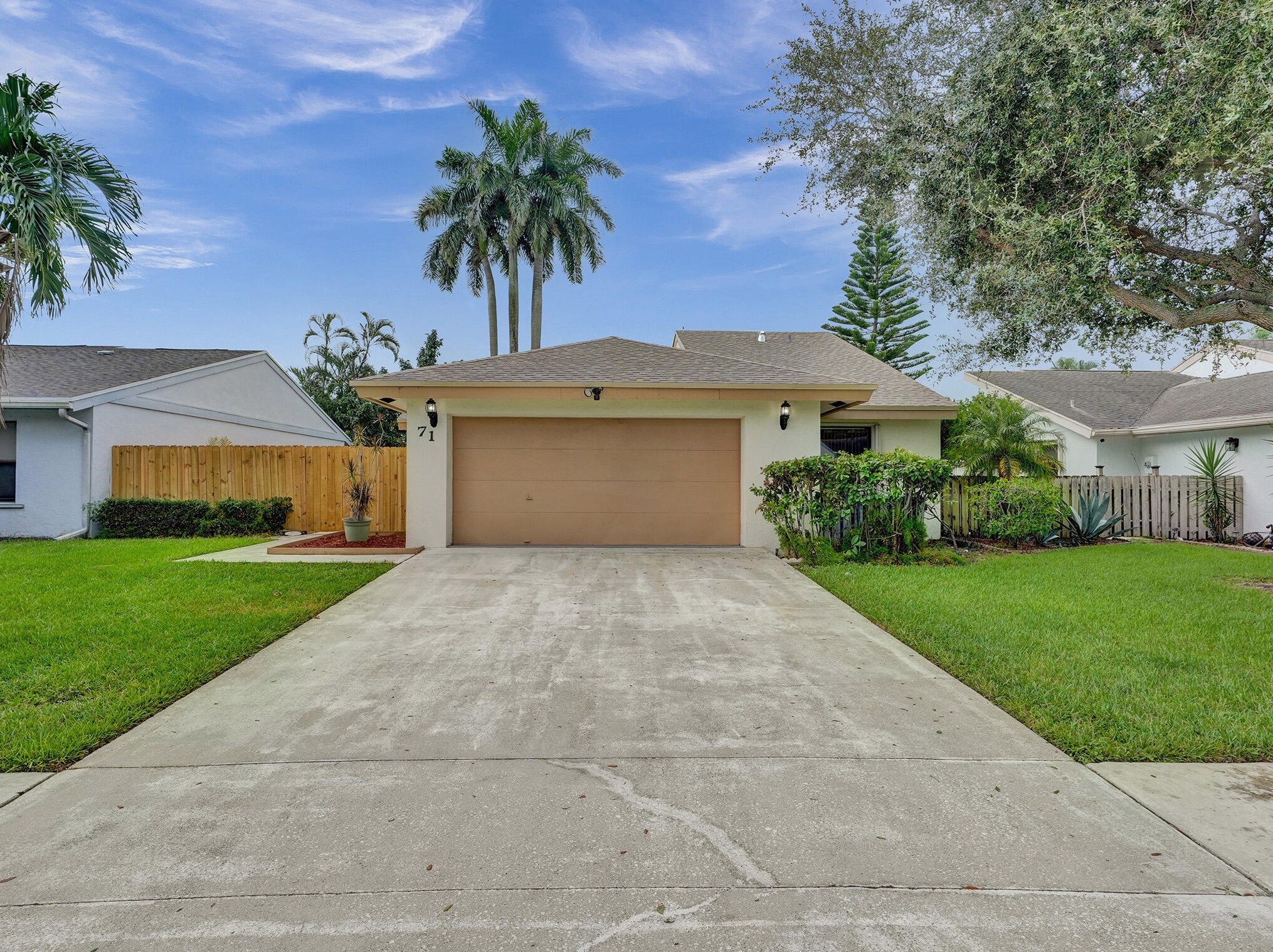 71 Baytree Ln, Boynton Beach, FL 33436