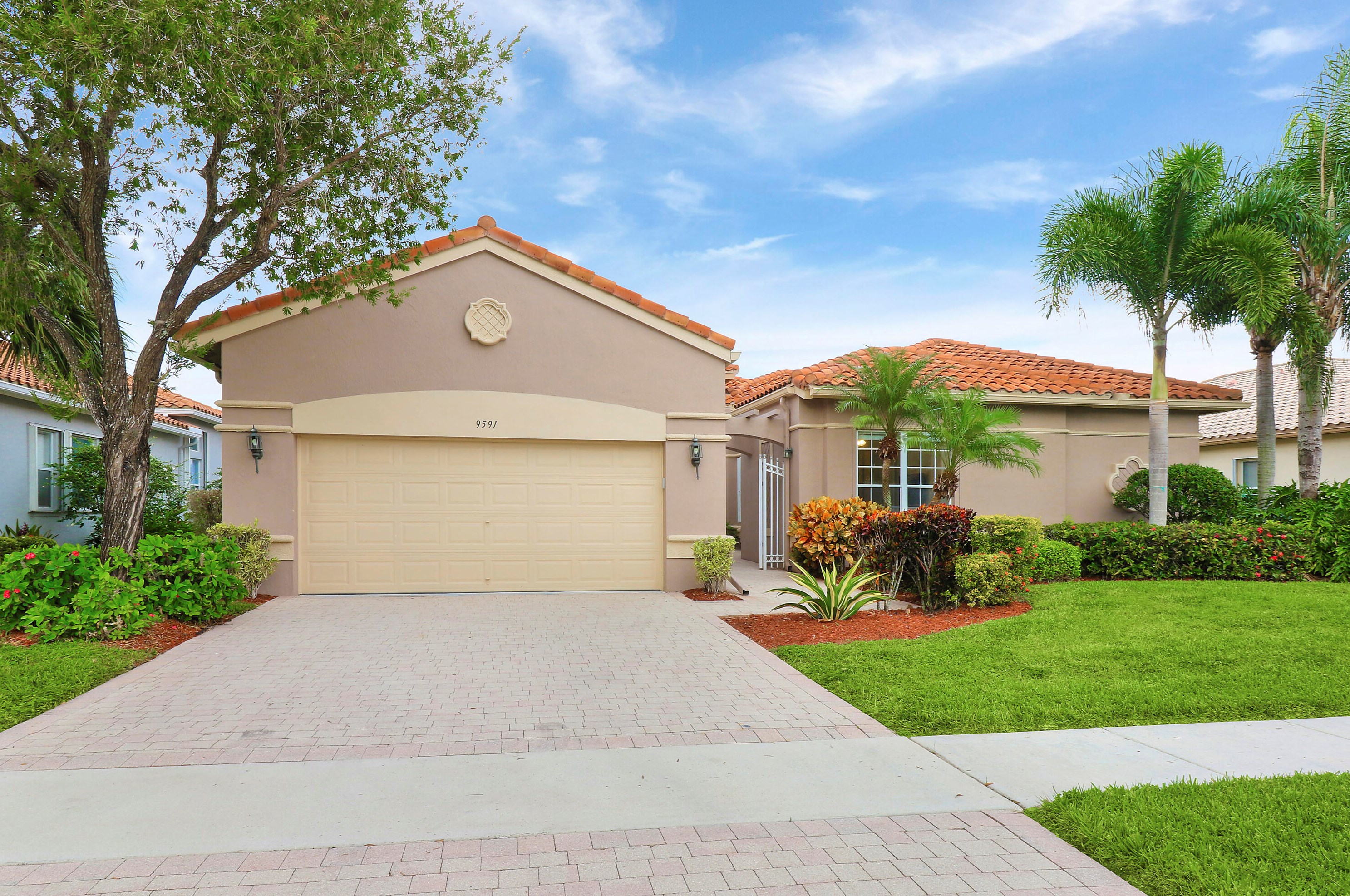 9591 Bergamo St, Lake Worth, FL 33467-6168