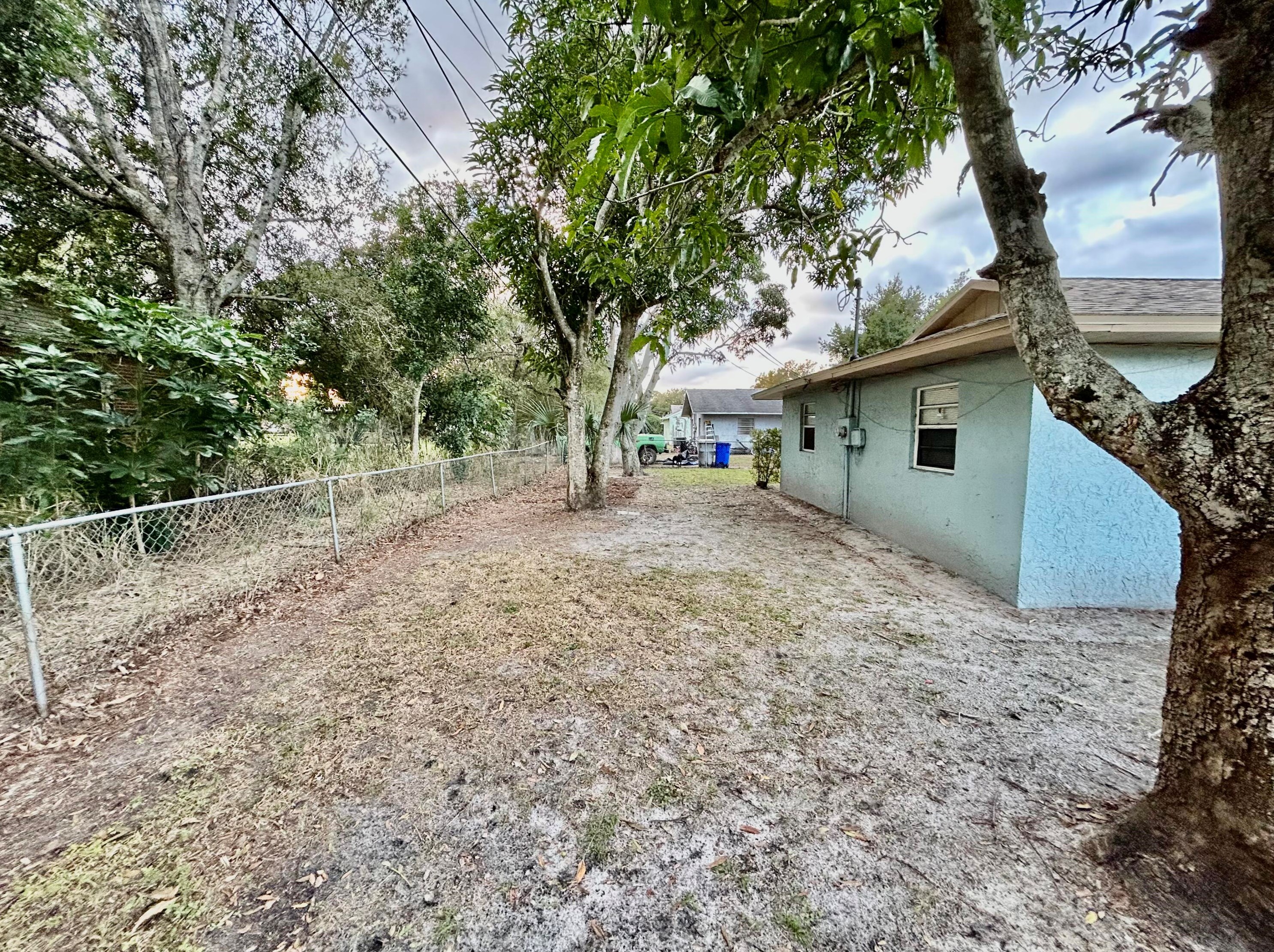 4075 45th Ln, Vero Beach FL  32967-6310 exterior