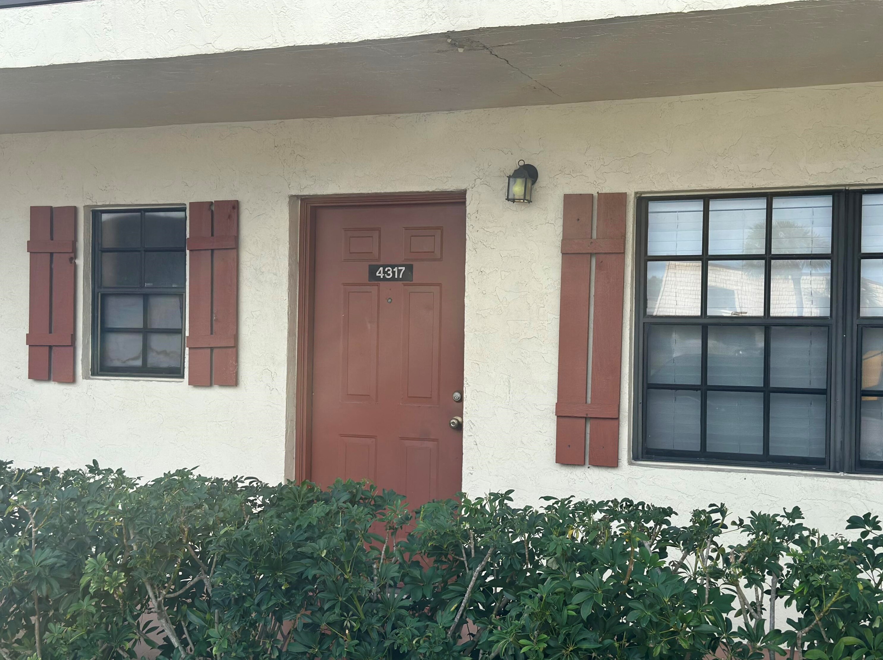 4317 Oak Terrace Dr, Lake Worth, FL 33463