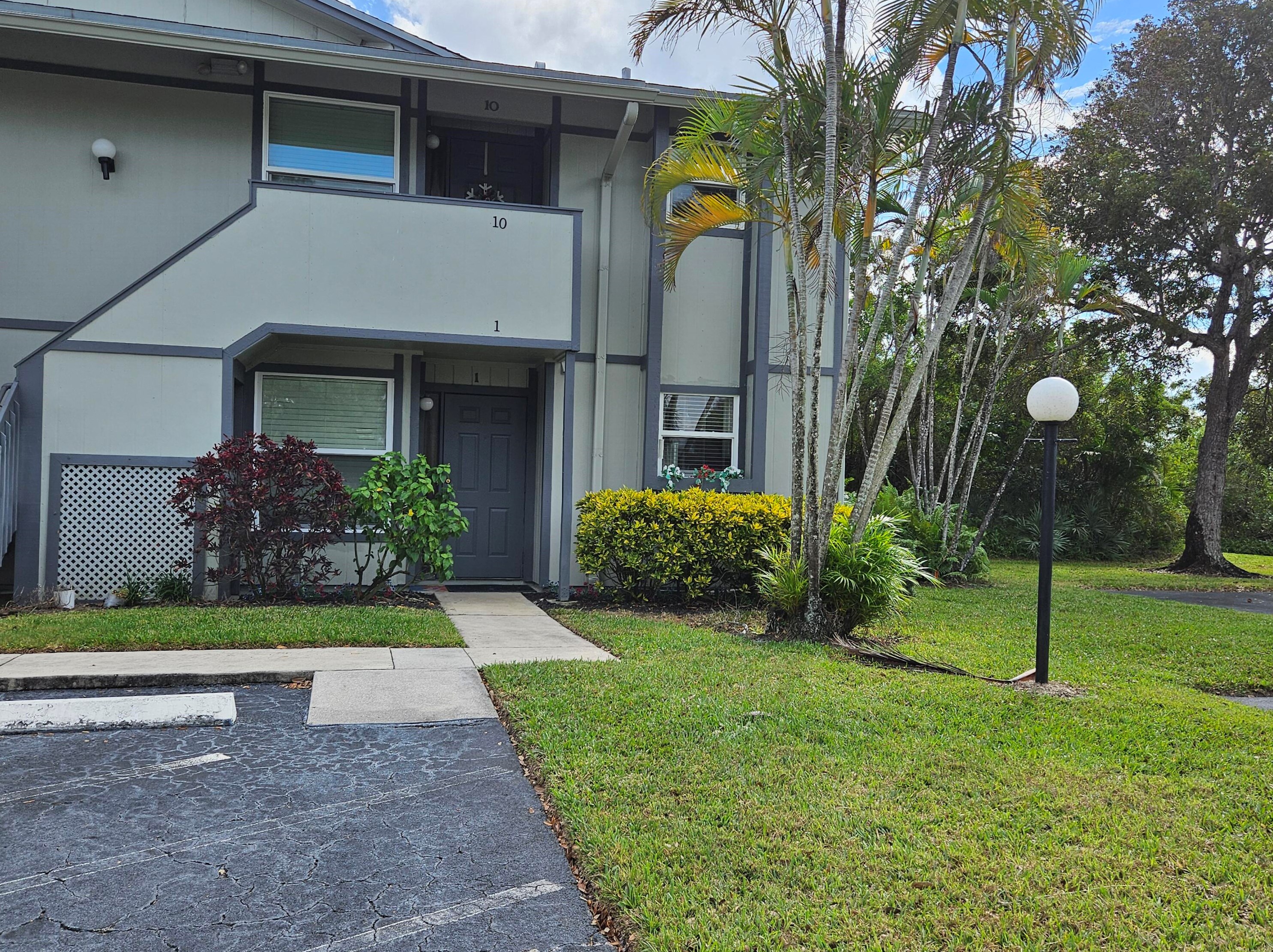 8419 Croft Cir, Hobe Sound, FL 33455-6346