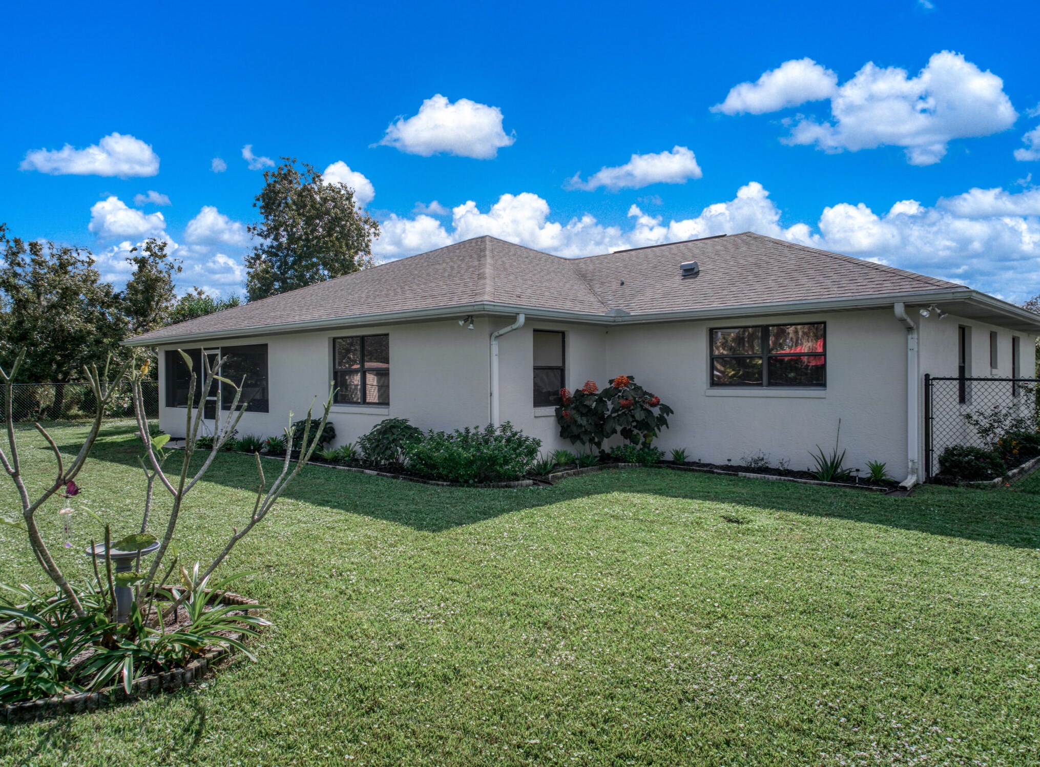 137 Grape Rd, Lake Placid, FL 33852-6844