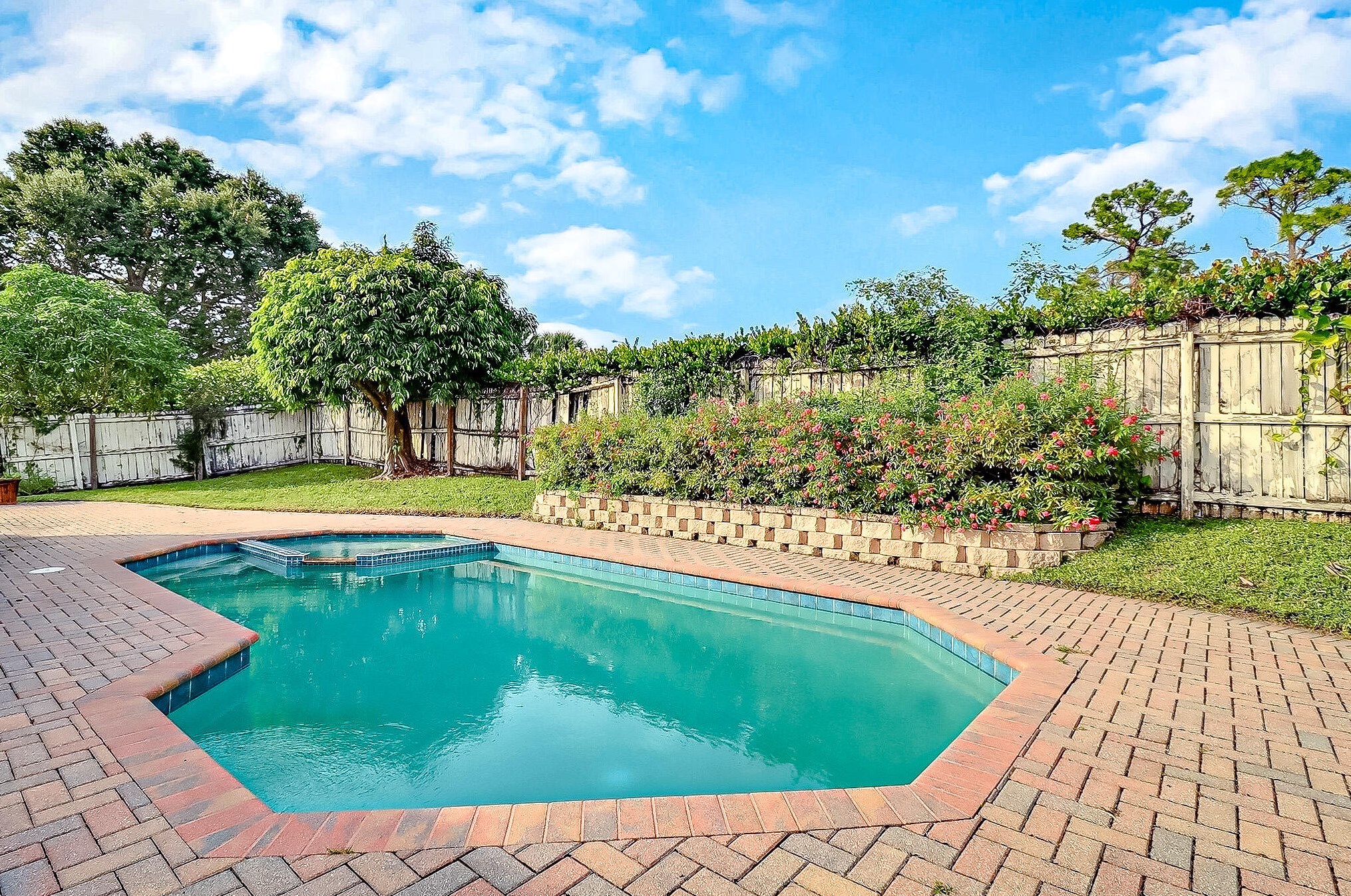 130 Sherwood Dr, West Palm Beach, FL 33411-8259